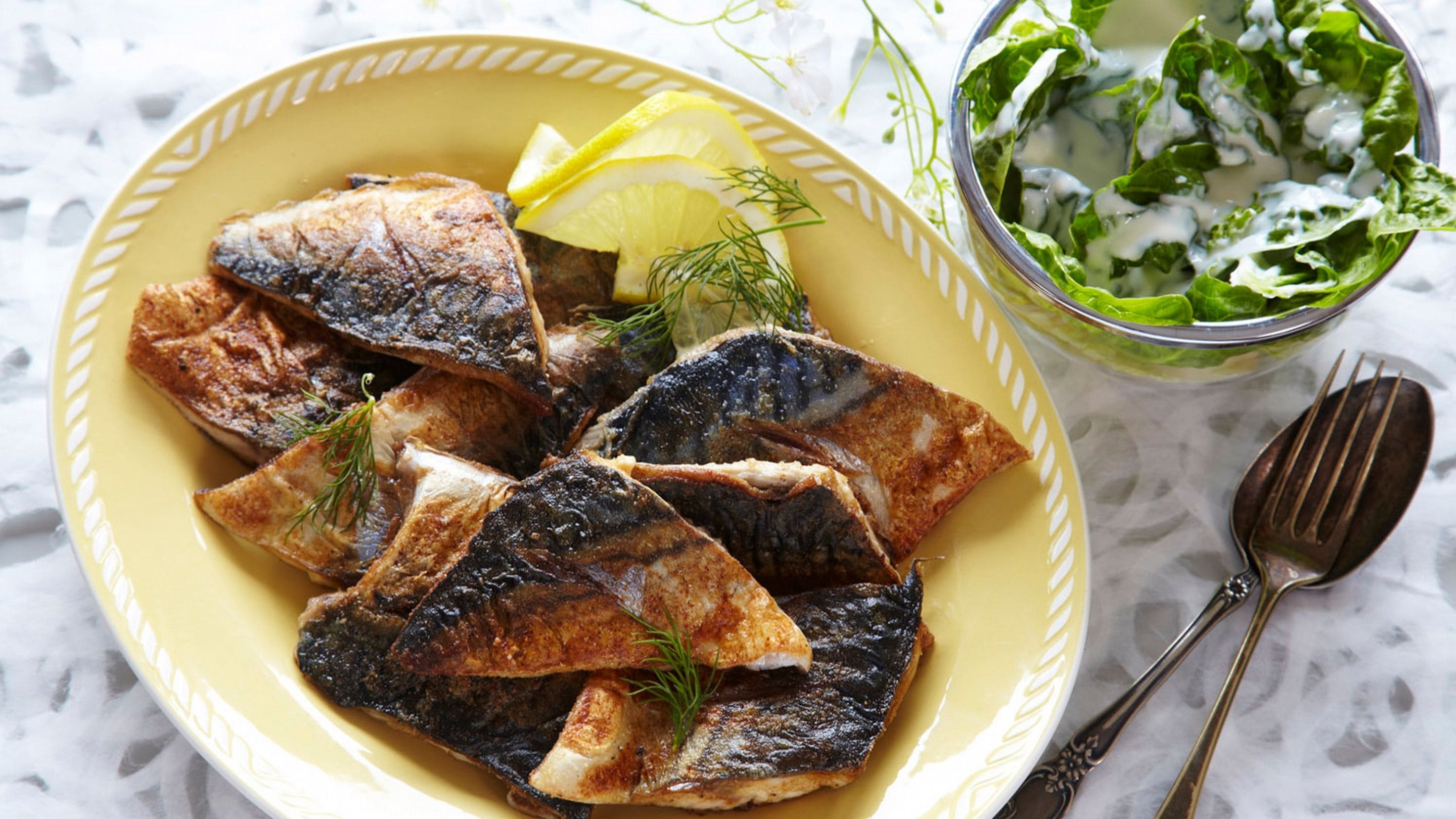 Stekt makrell med sommersalat