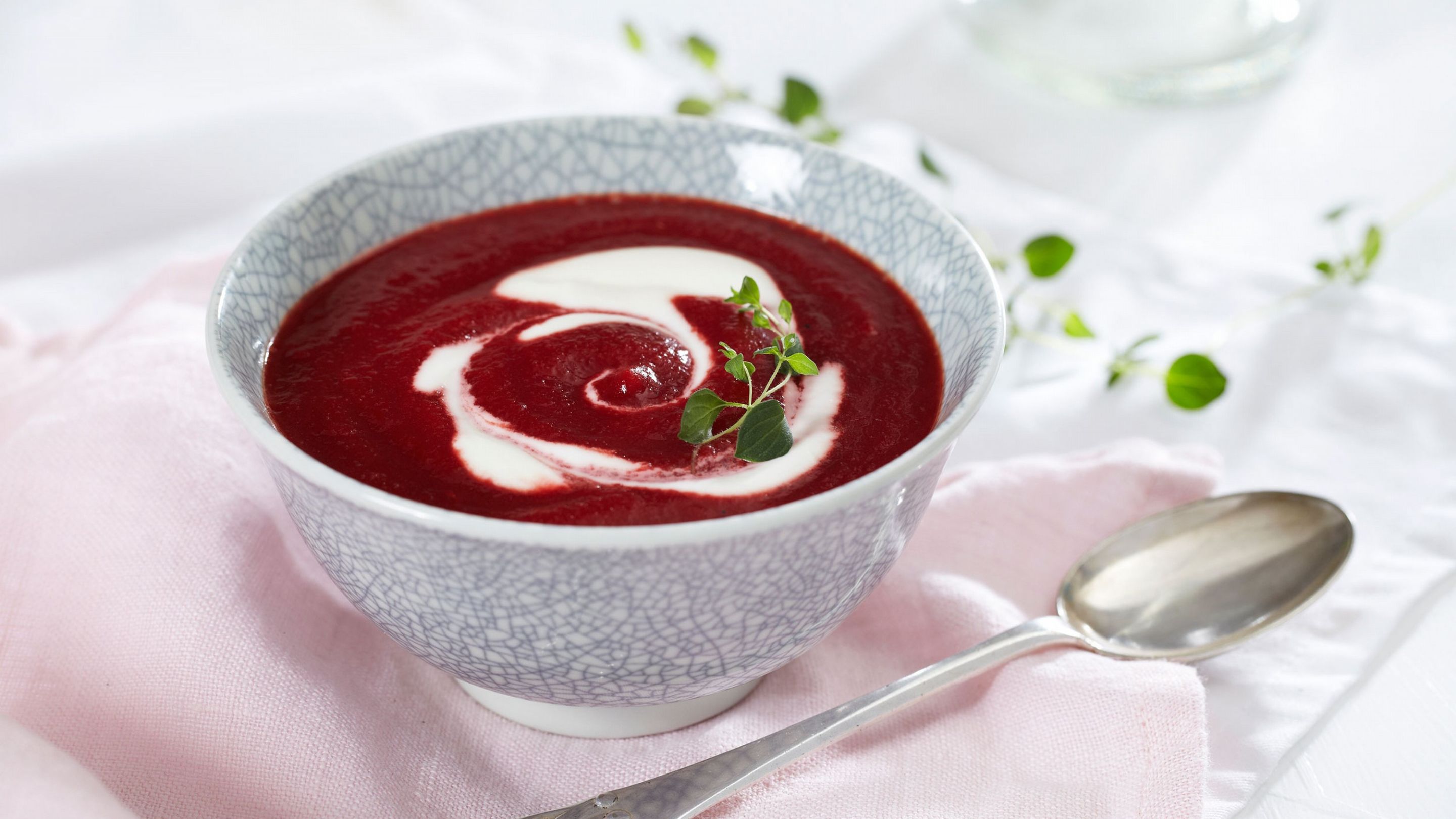 Rødbetesuppe med matyoghurt