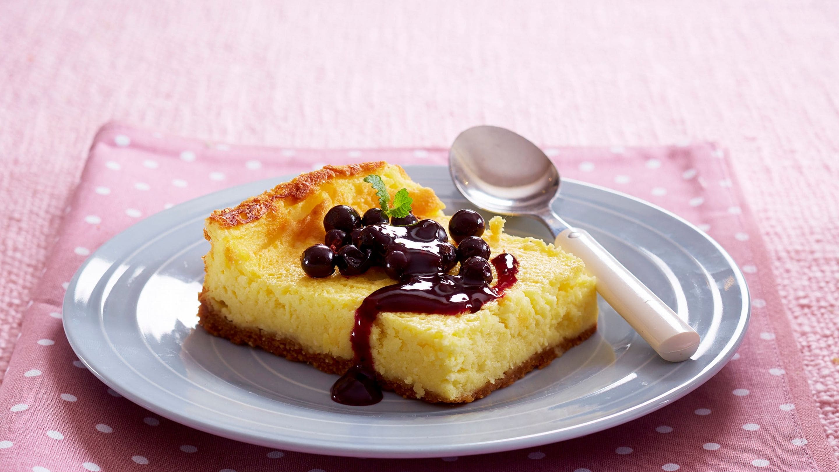 Ostekake med solbær