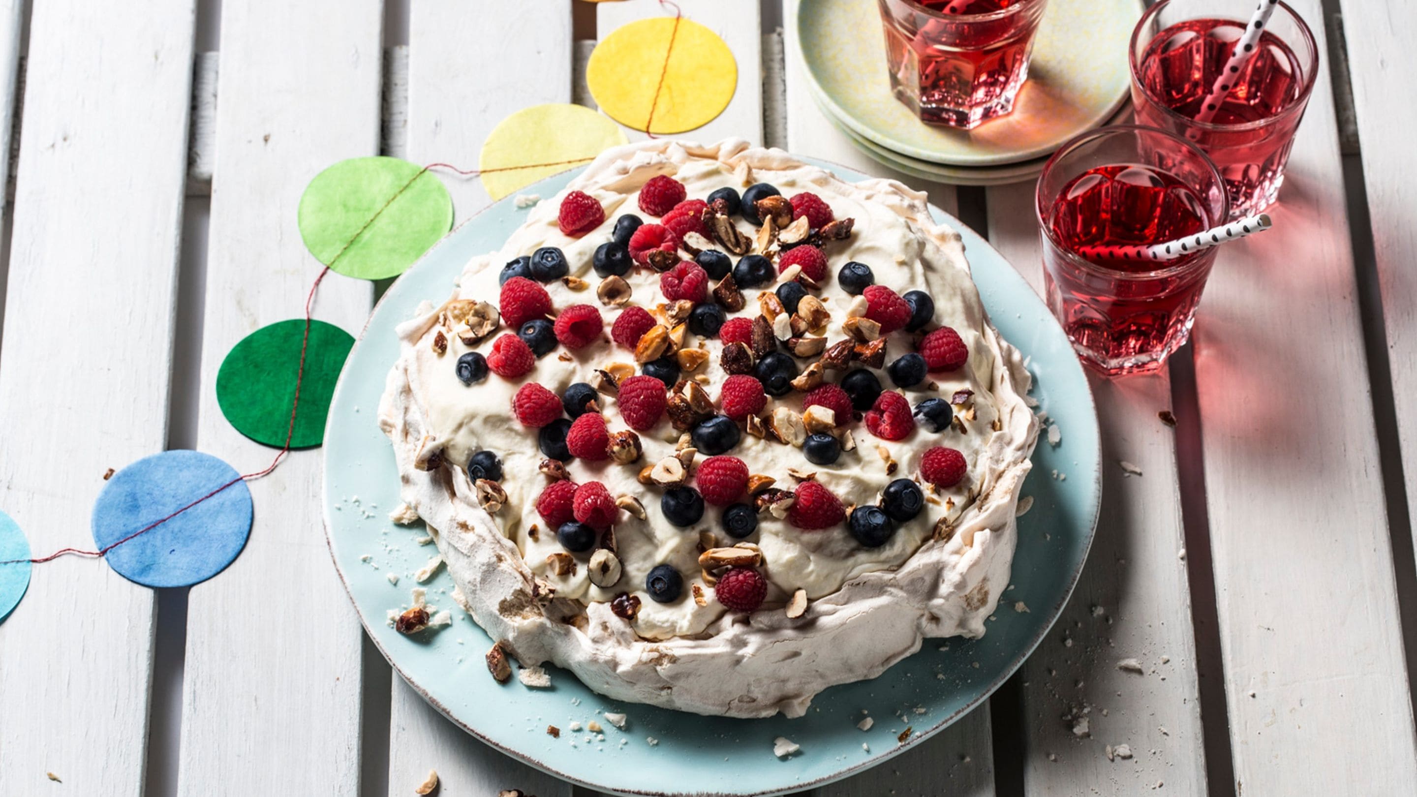 Pavlova med glaserte nøtter
