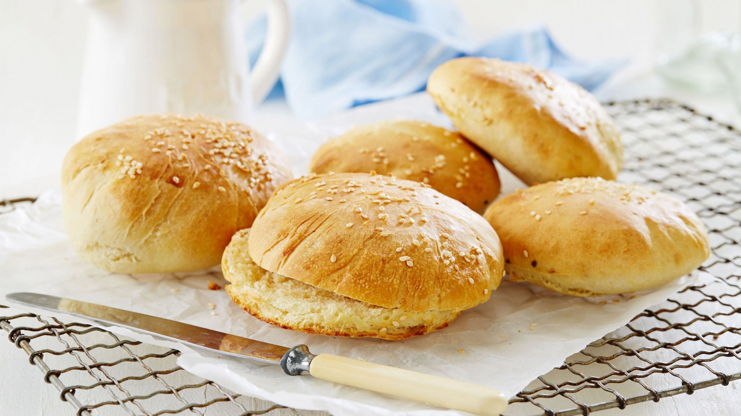 Lette og luftige burgerbrød