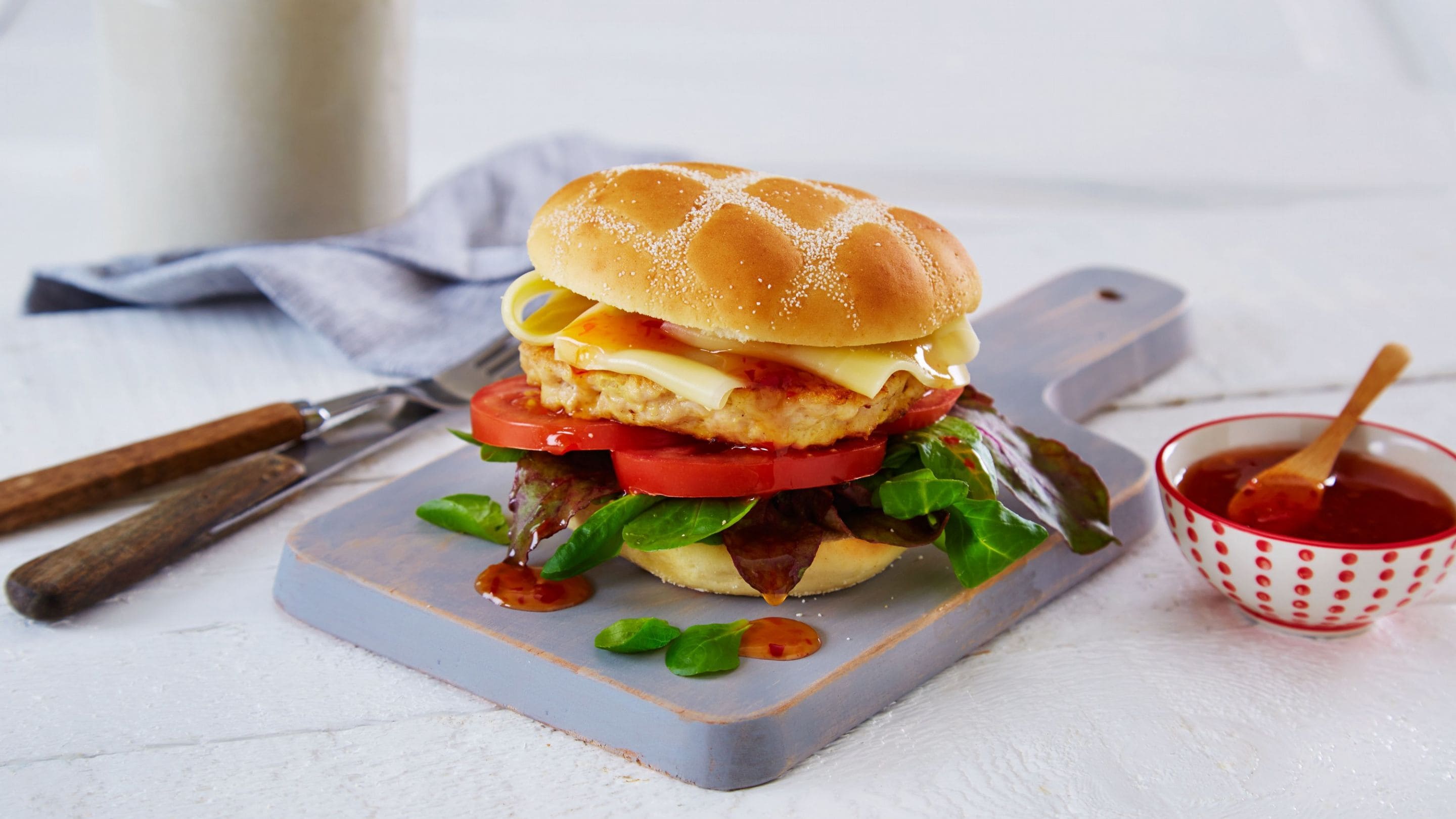 Kyllingburger med salat