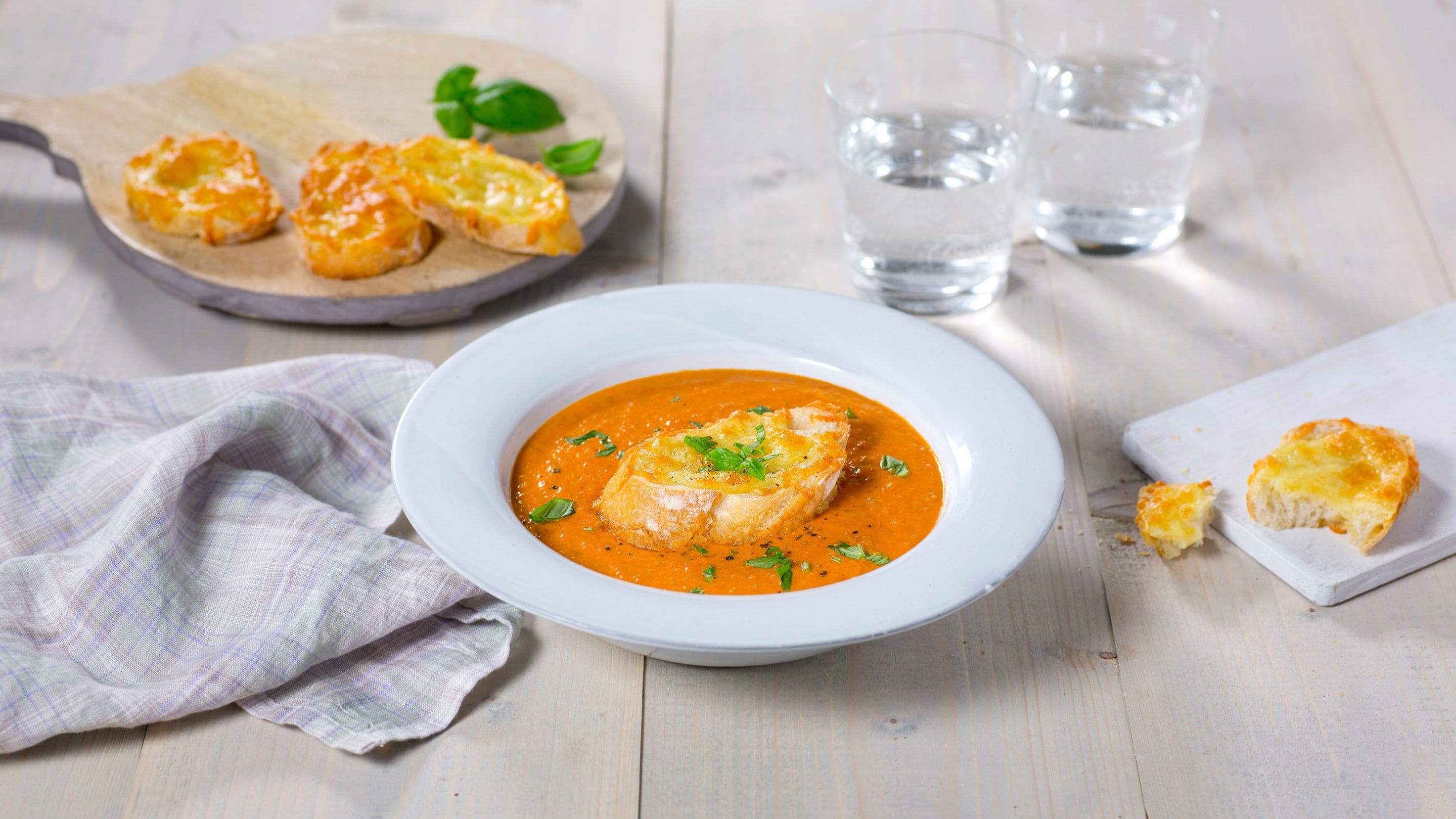 Tomatsuppe med ostetoast