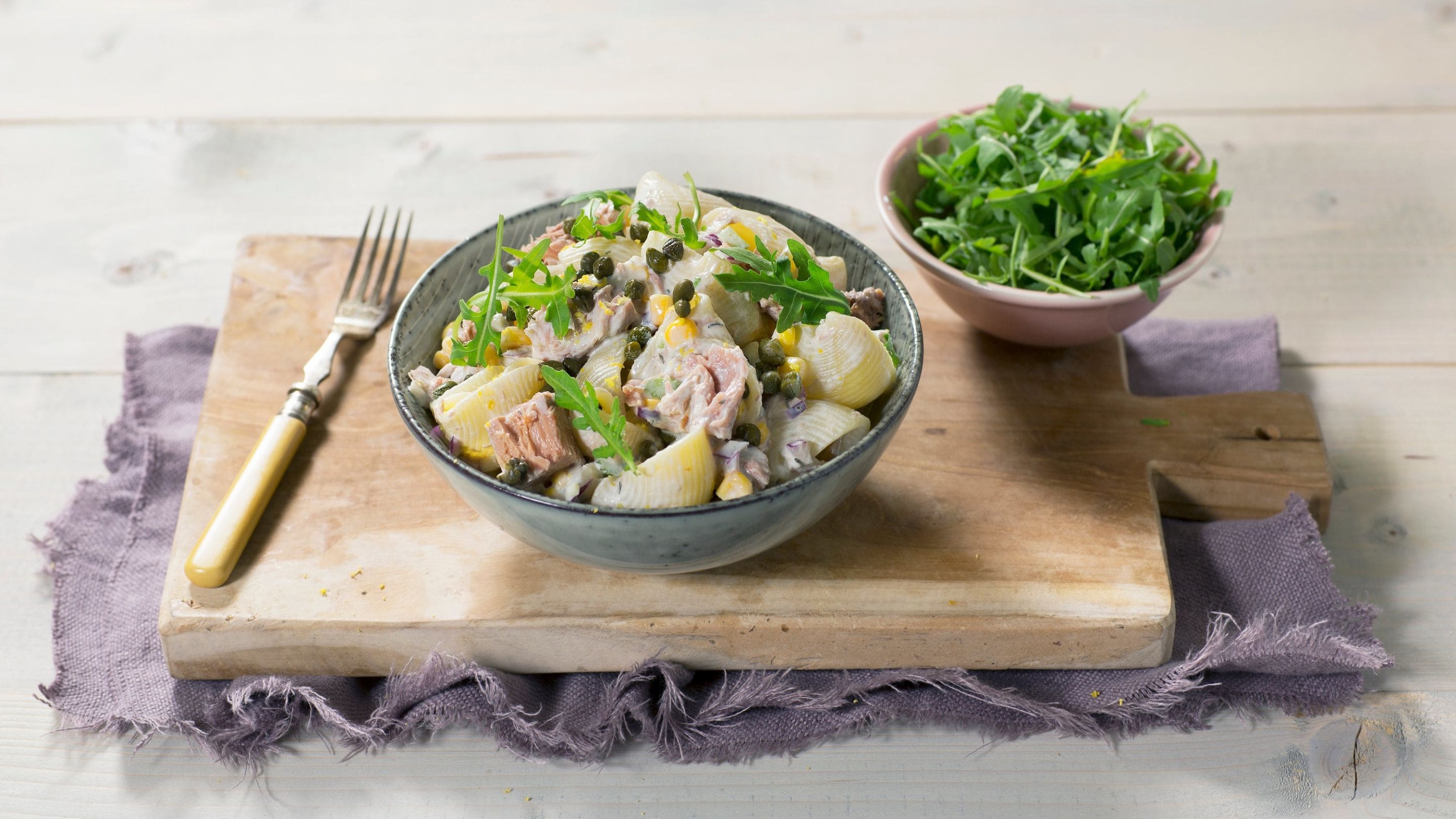 Kremet pastasalat med tunfisk