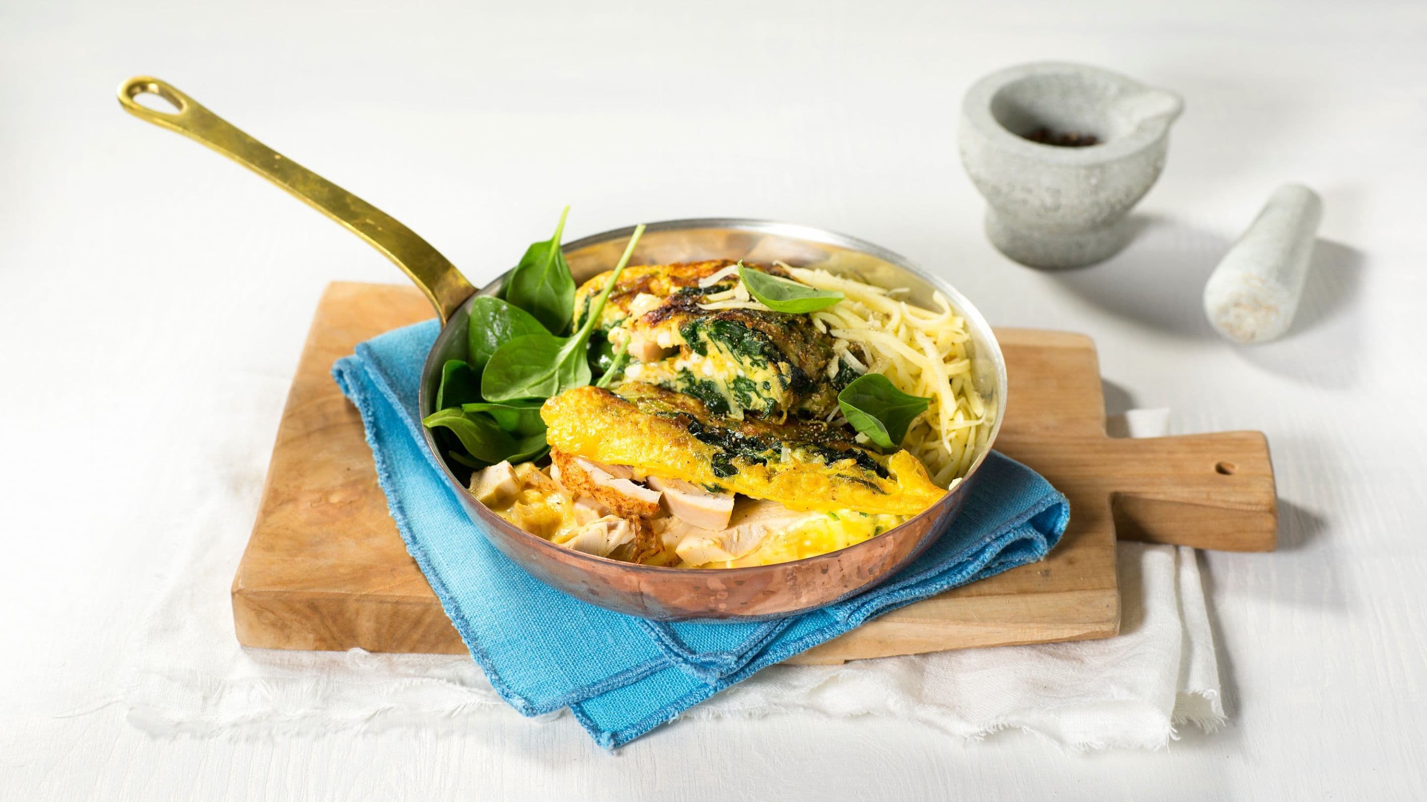 Purre- og spinatomelett med grillet kylling