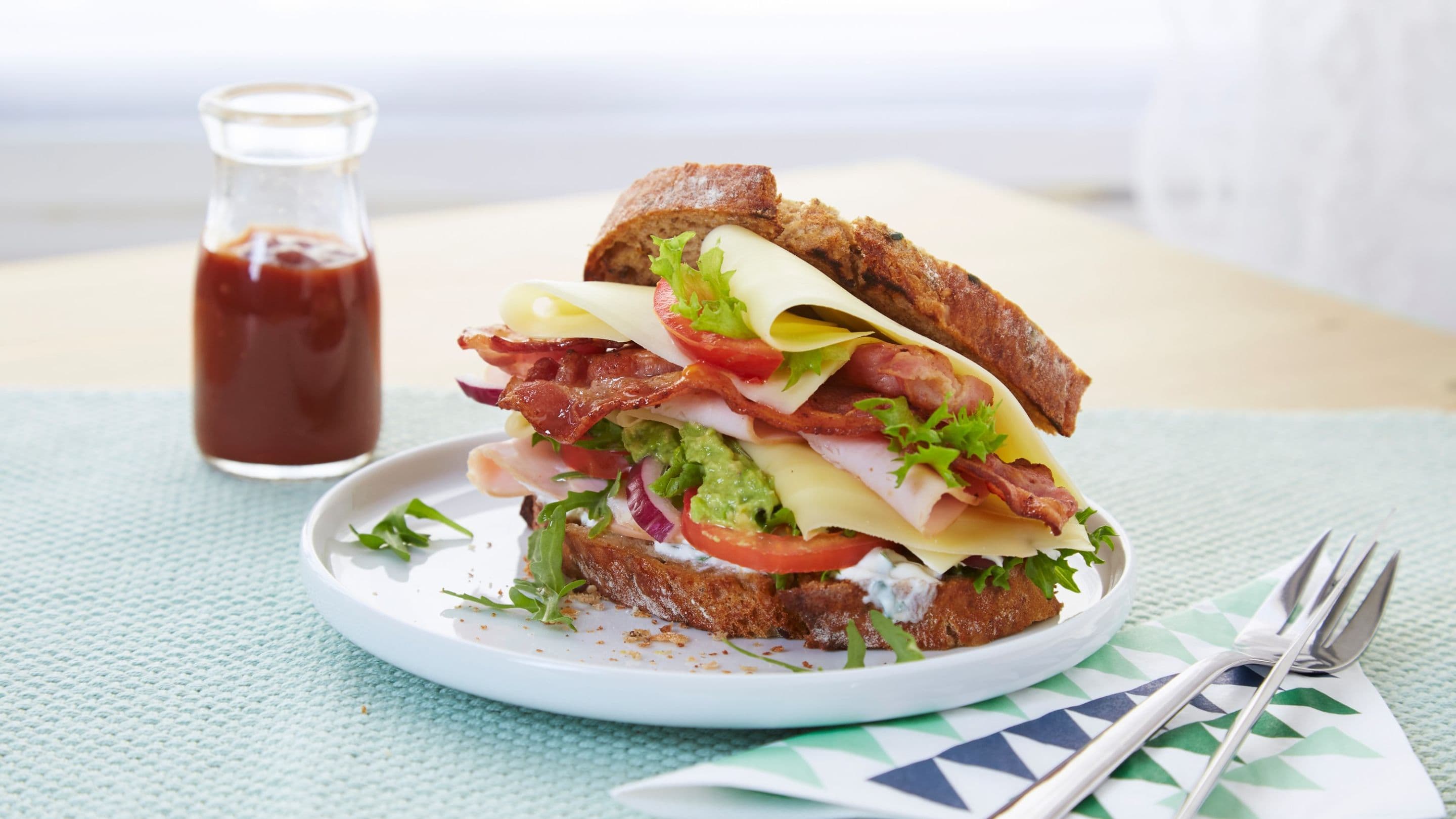 Club Sandwich med avokadomos