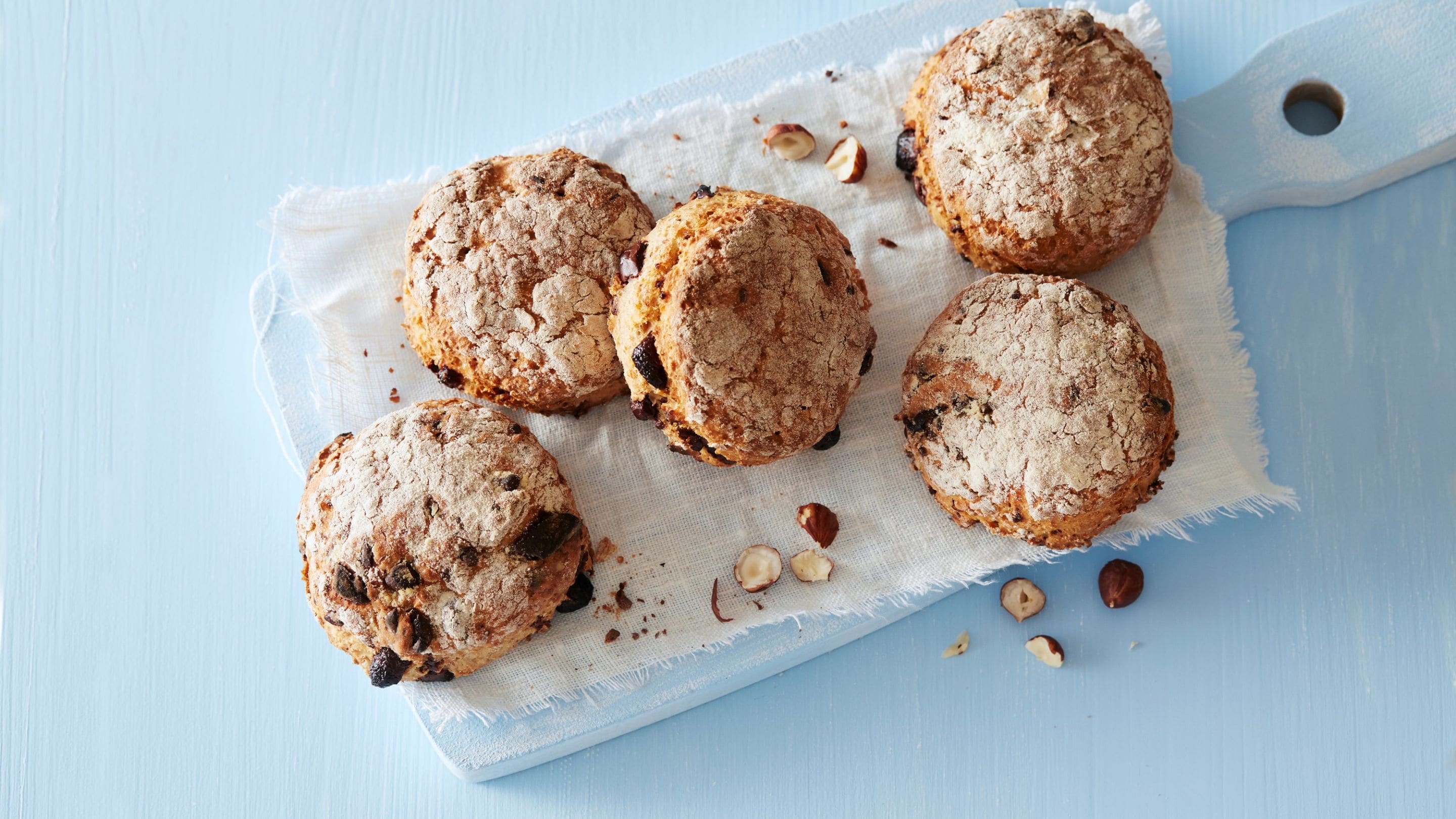 Grove scones med nøtter og sjokolade