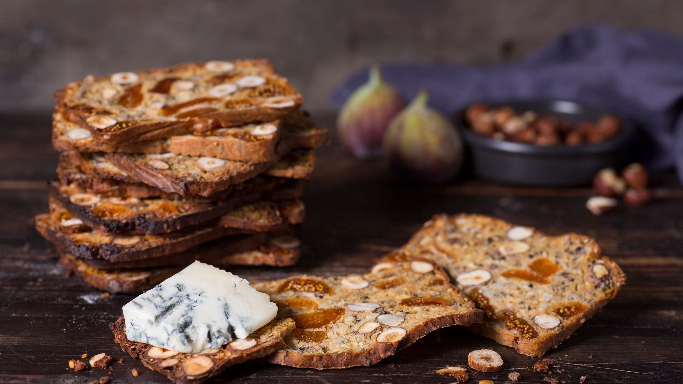 Hasselnøtt- og fikencrisp