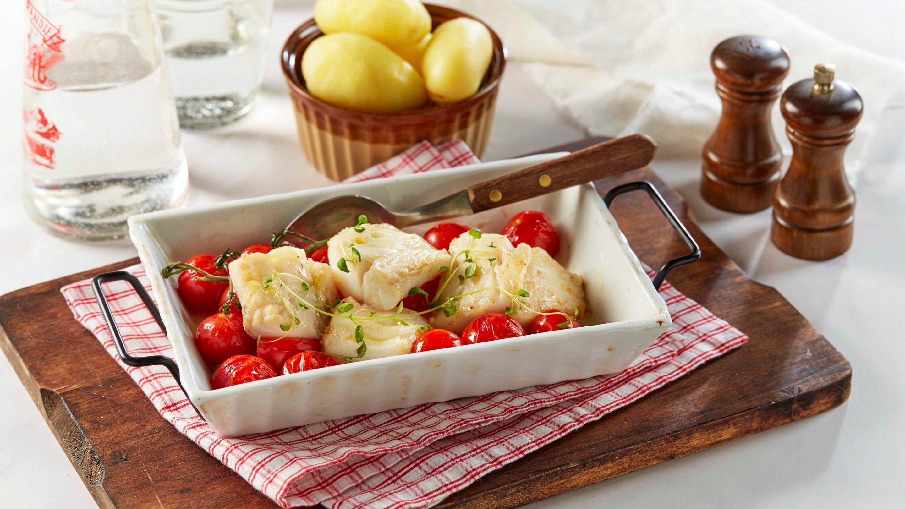 Fisk med ovnsbakte tomater