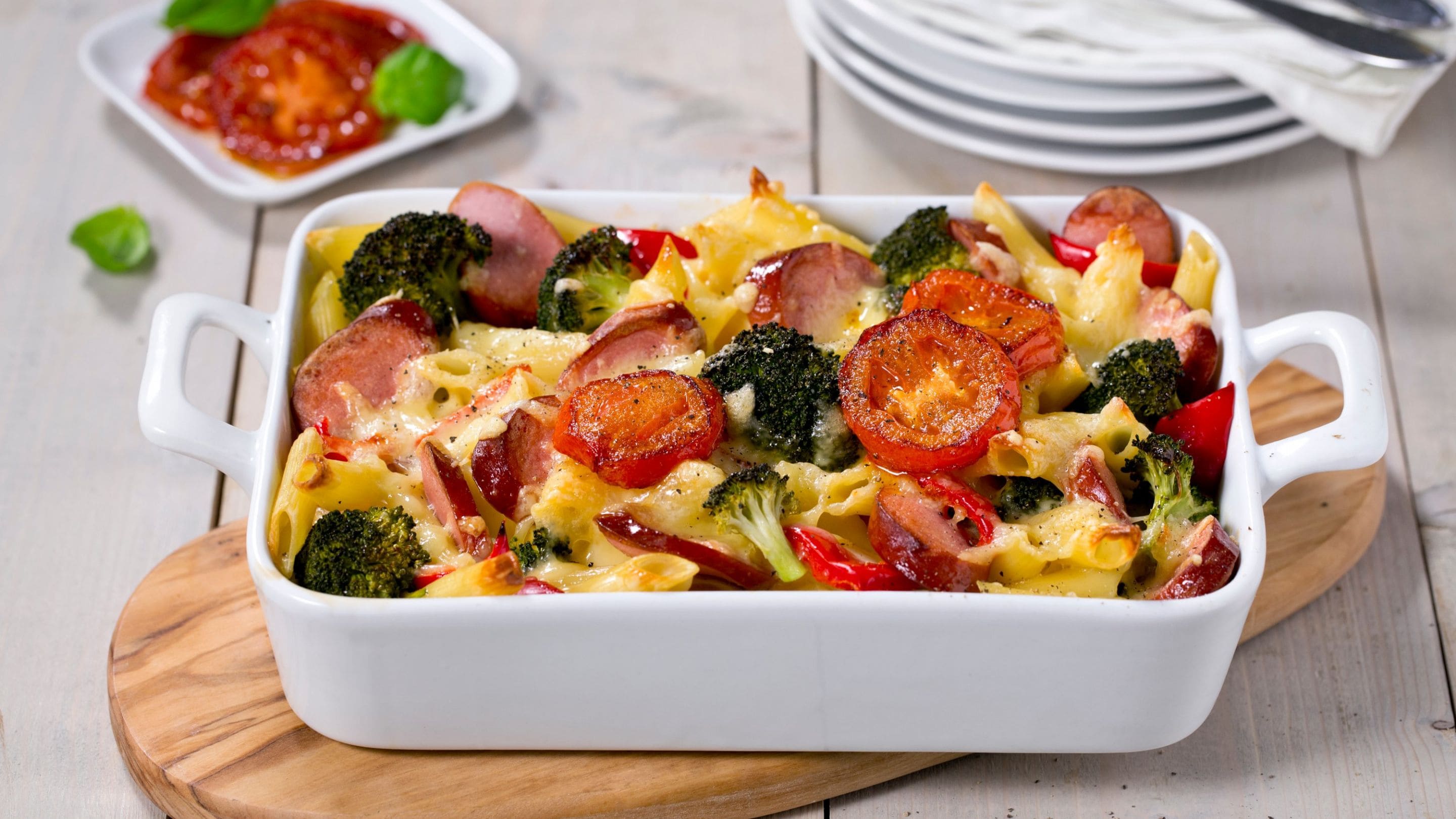 Pastaform med pølse og brokkoli