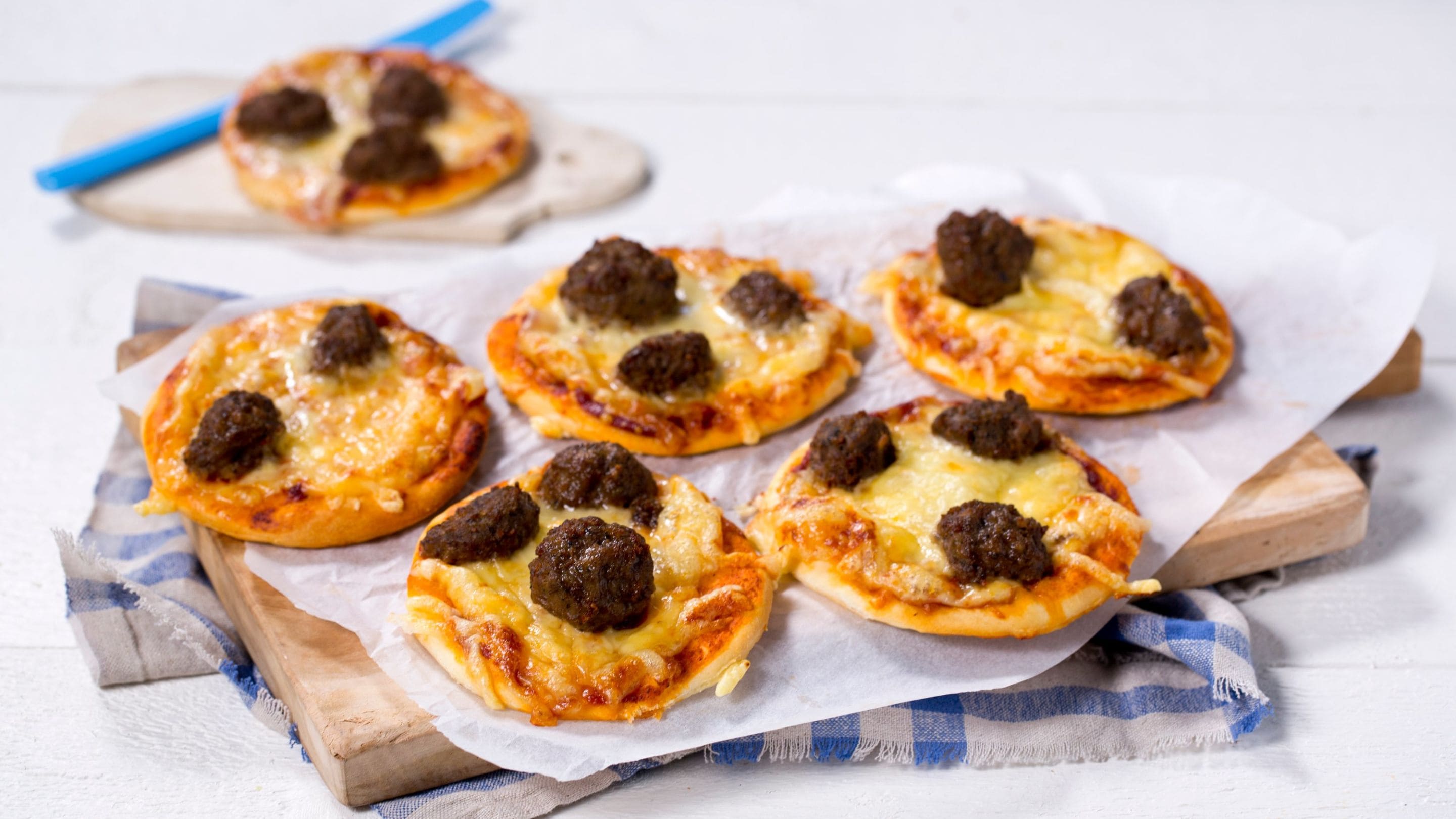 Minipizza med kjøttboller