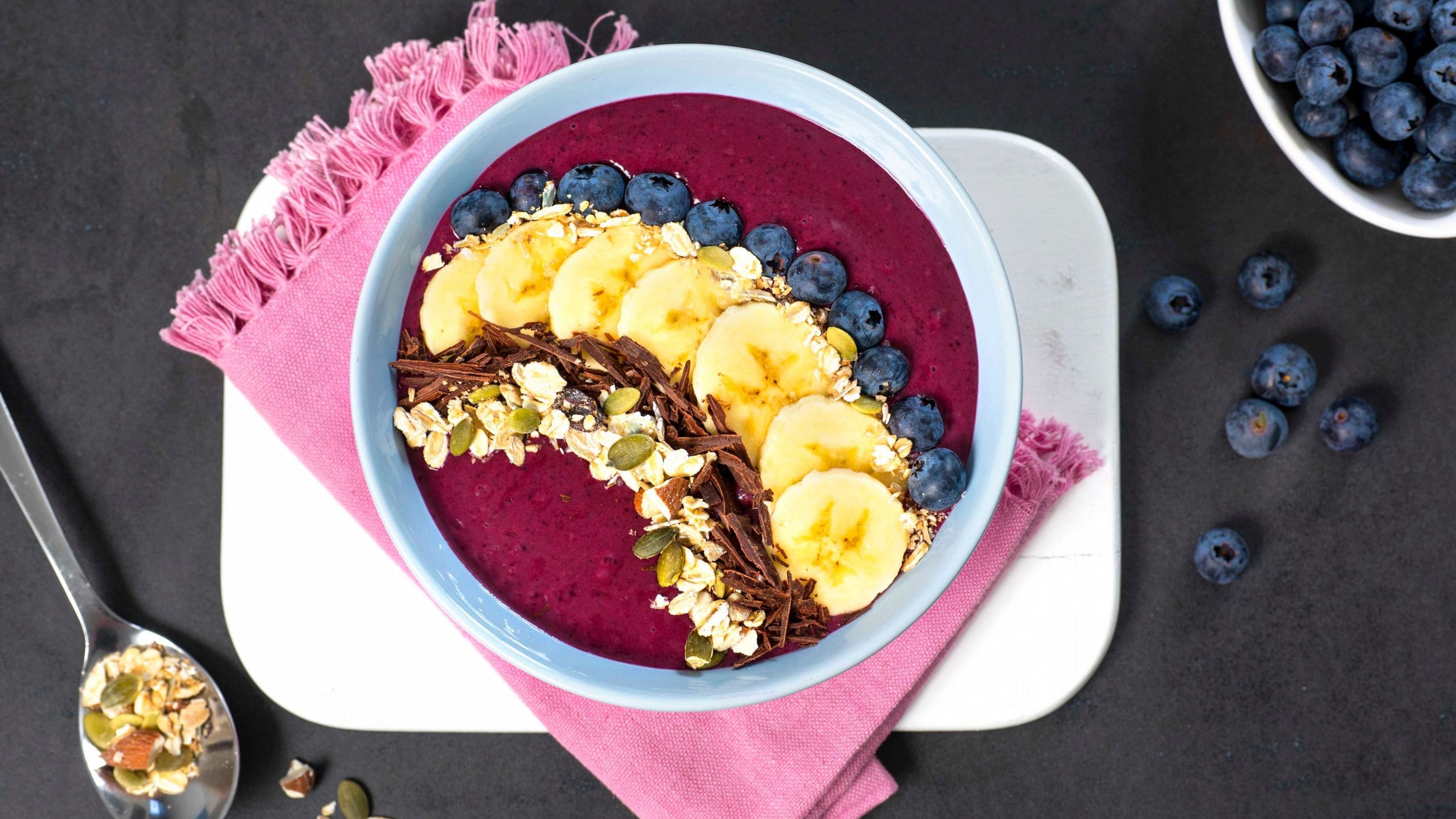 Smoothie bowl med acai og blåbær