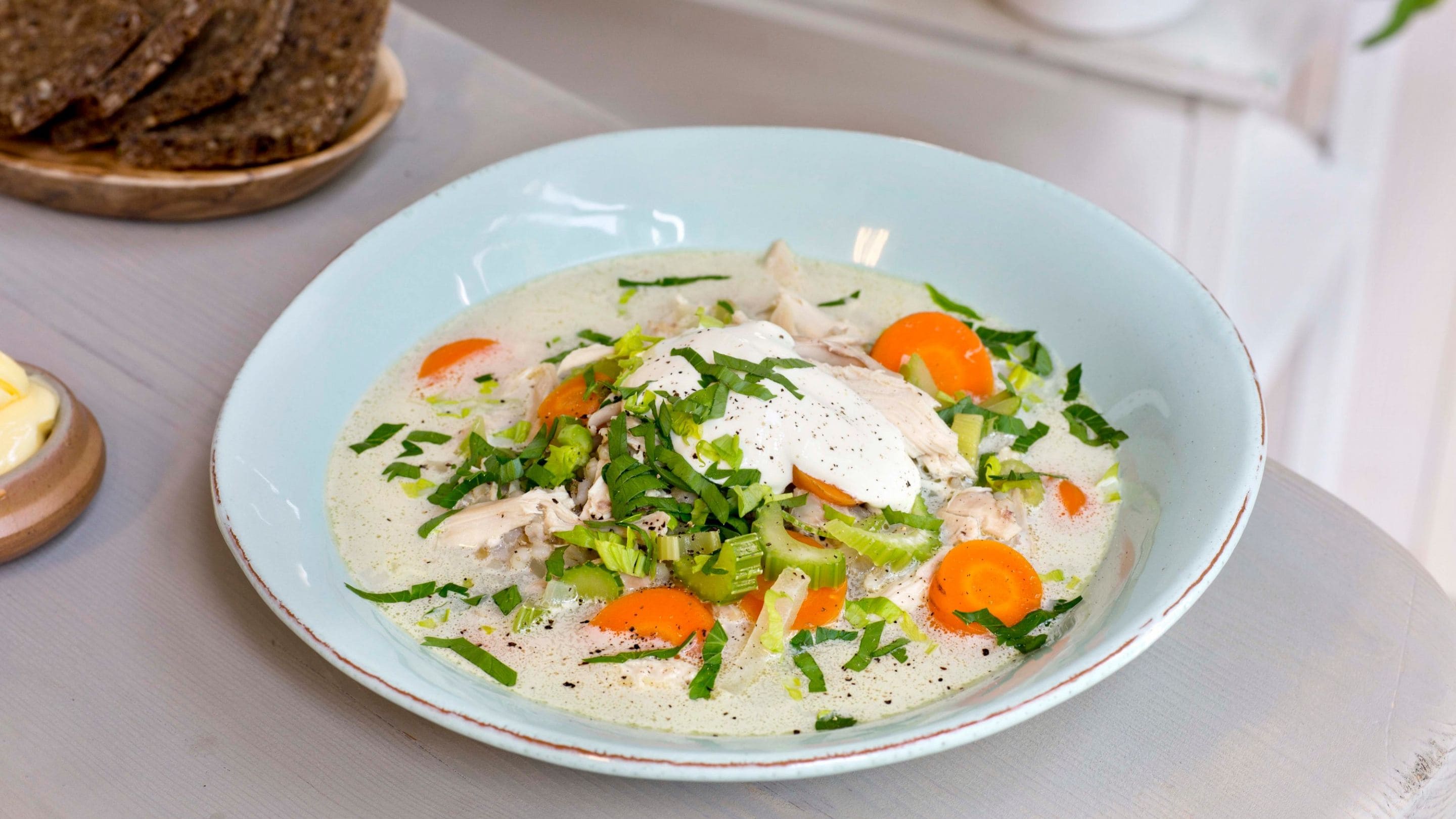 Kremet kyllingsuppe med hjemmelaget kraft