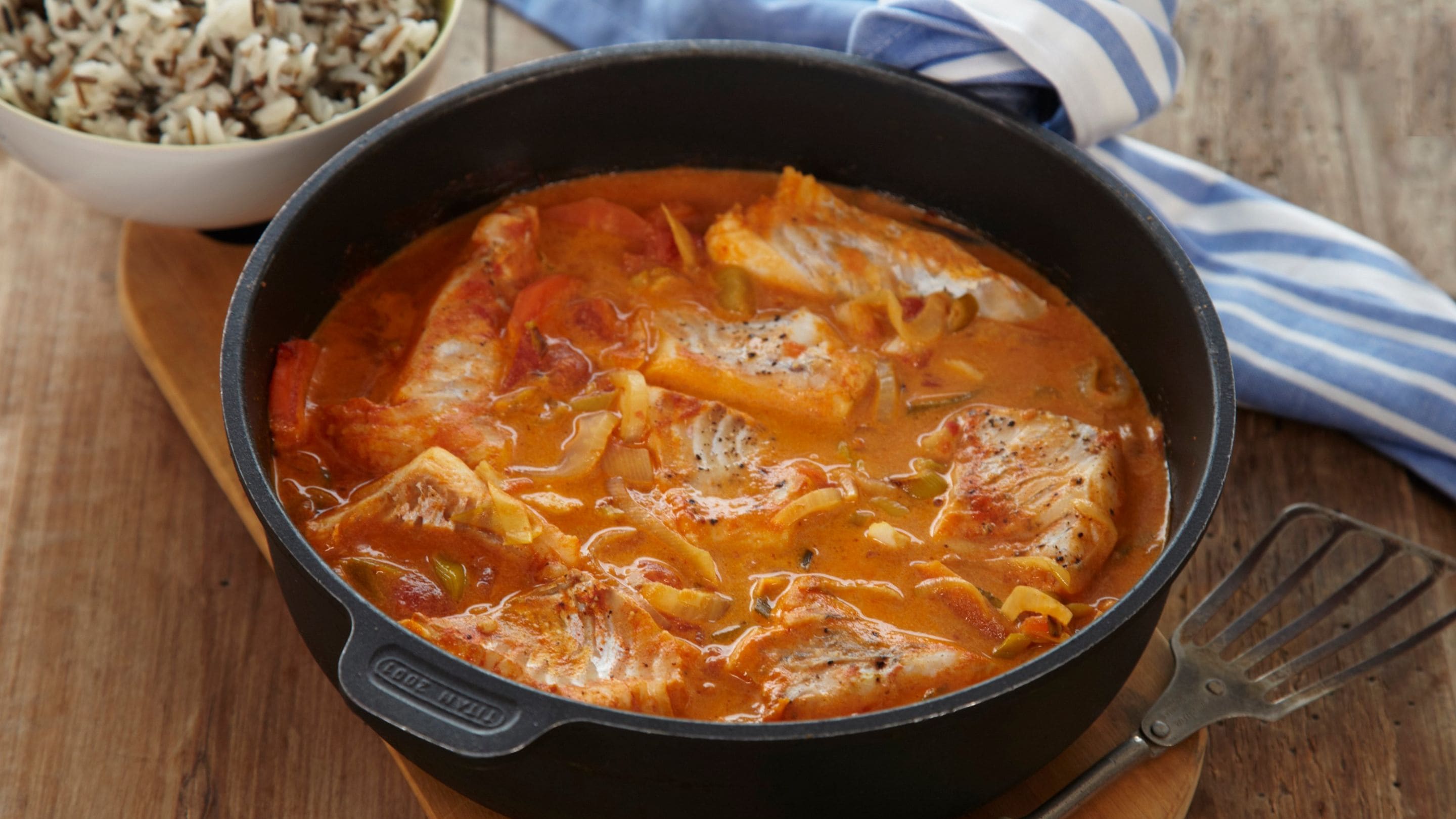 Fiskepanne med tomat