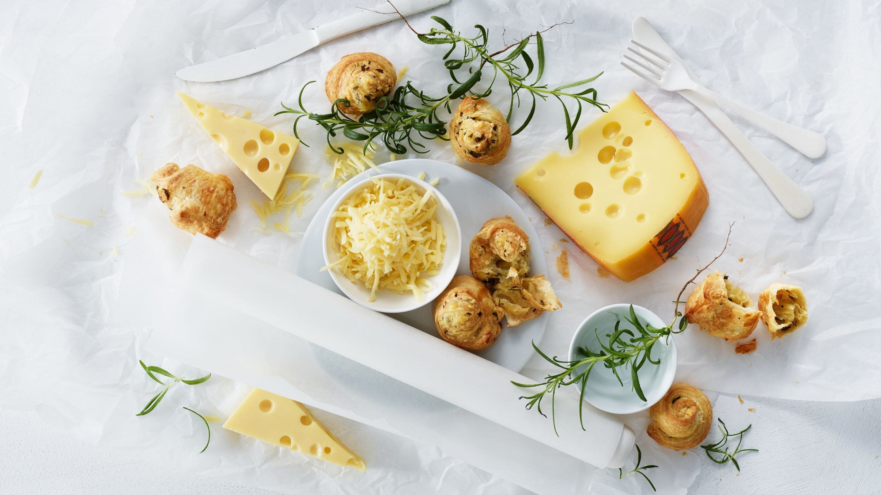 Smørdeigsnurrer med Jarlsberg® og rosmarin