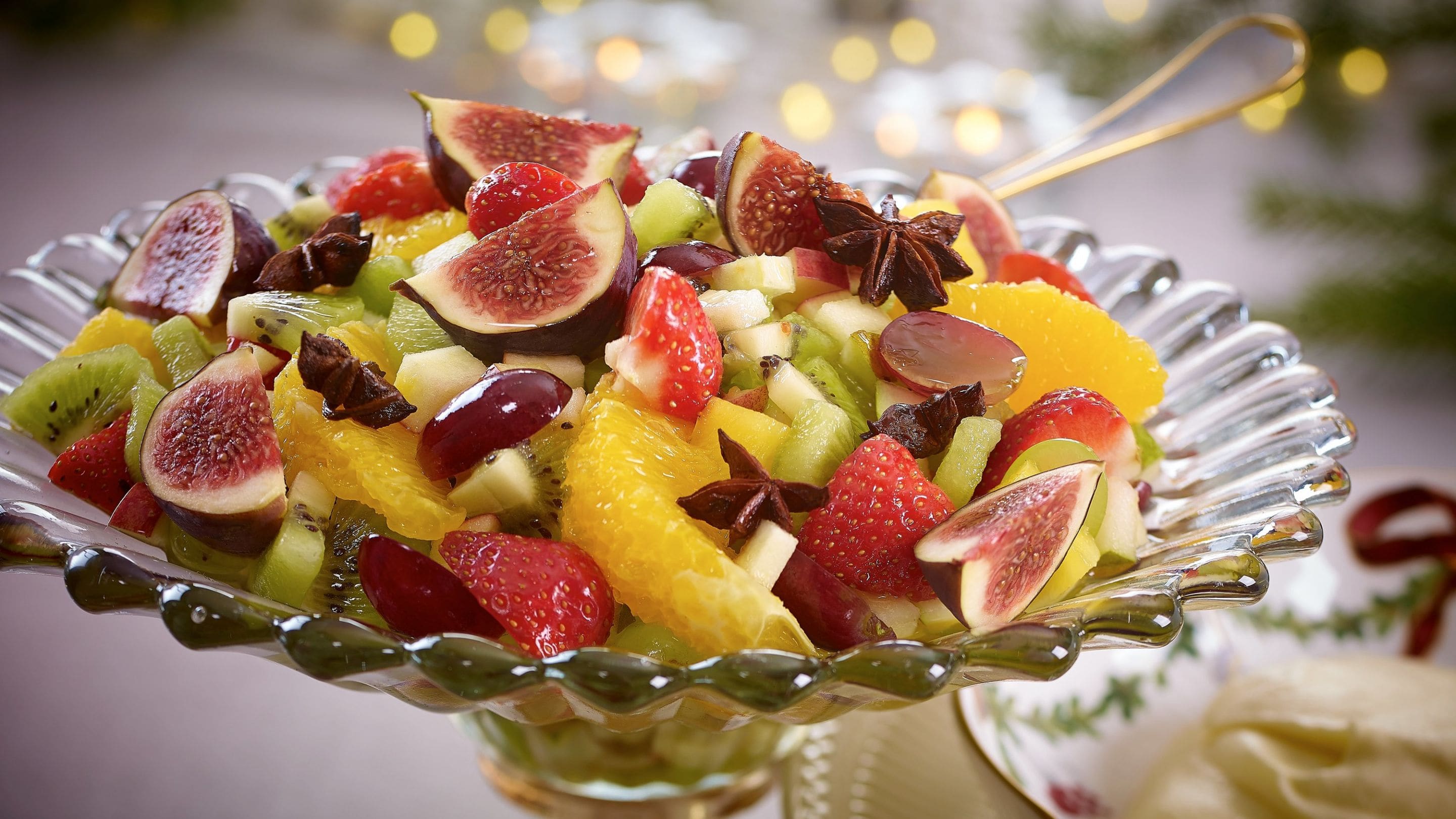 Fruktsalat med råkrem