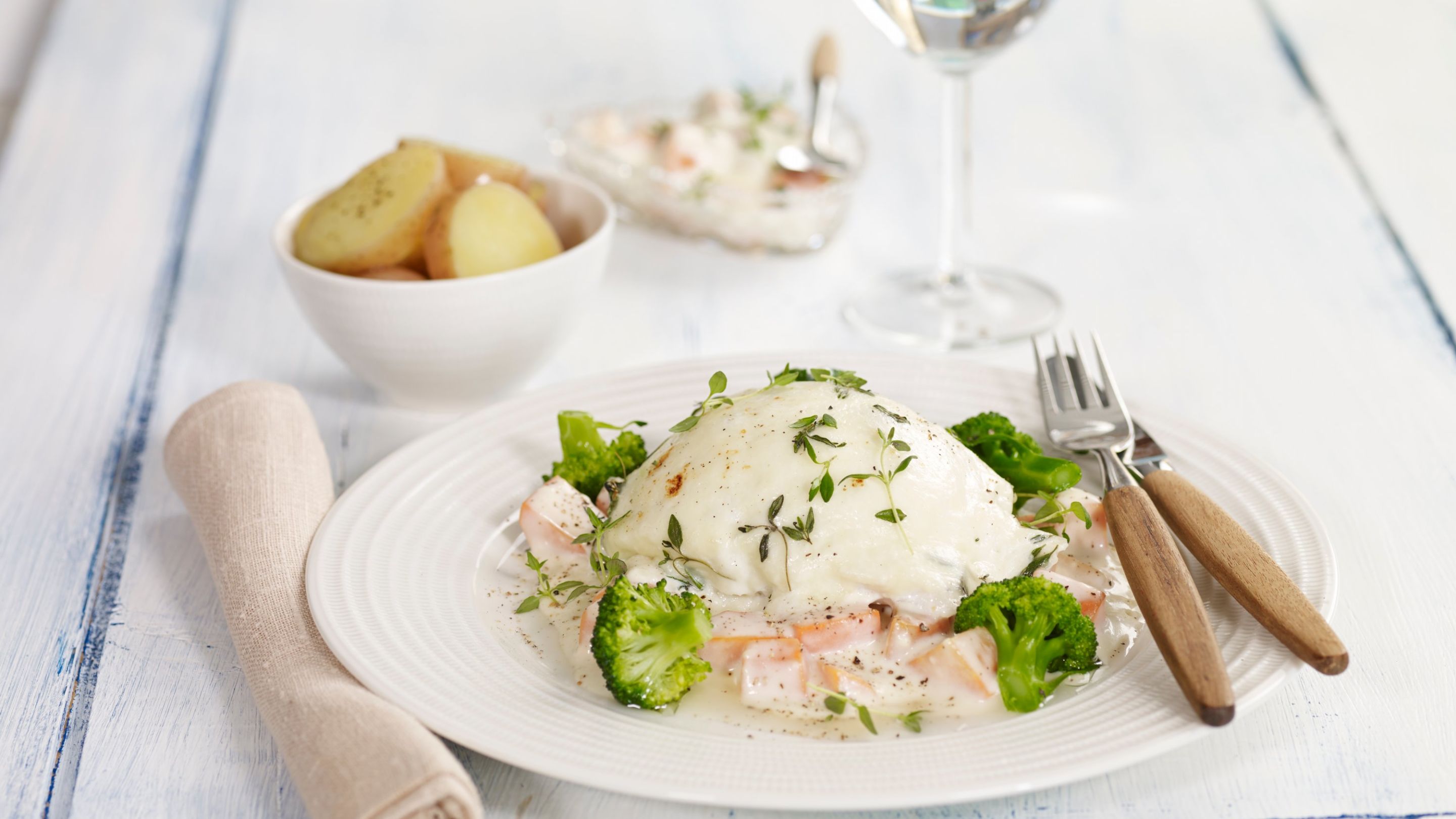 Gratinert torsk med gulrotstuing