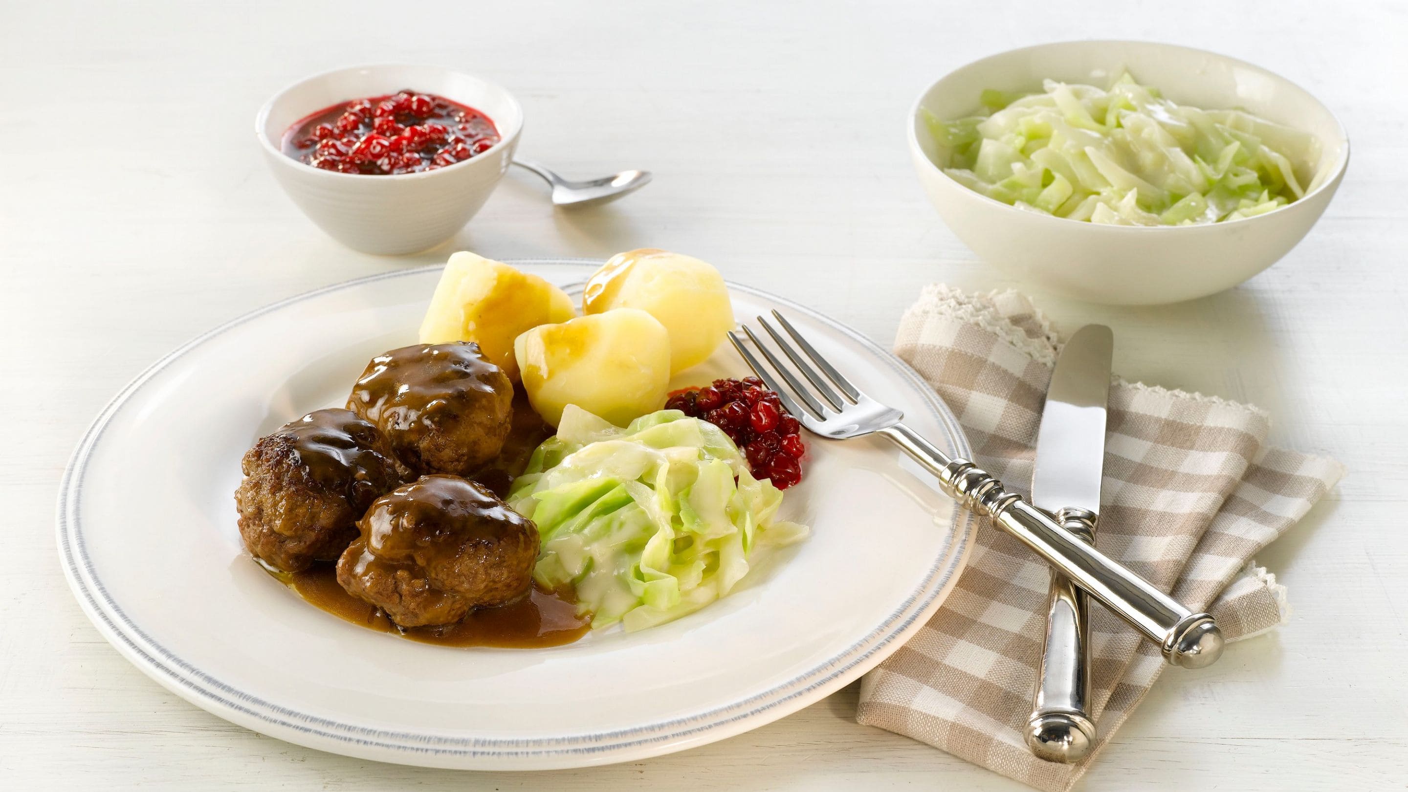 Kjøttkaker med kålstuing