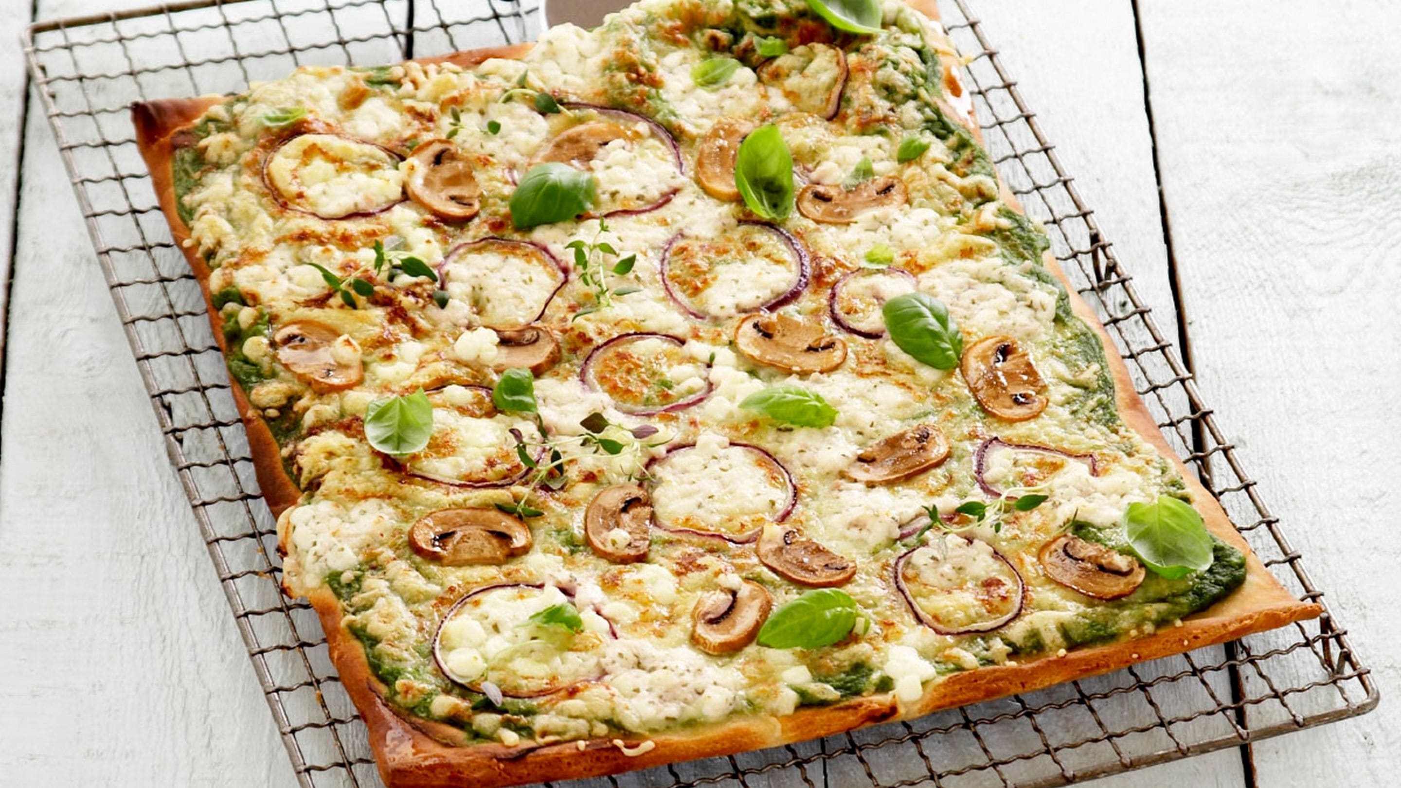 Vegetarpizza Med Cottage Cheese Oppskrift Fra Tine Kjokken