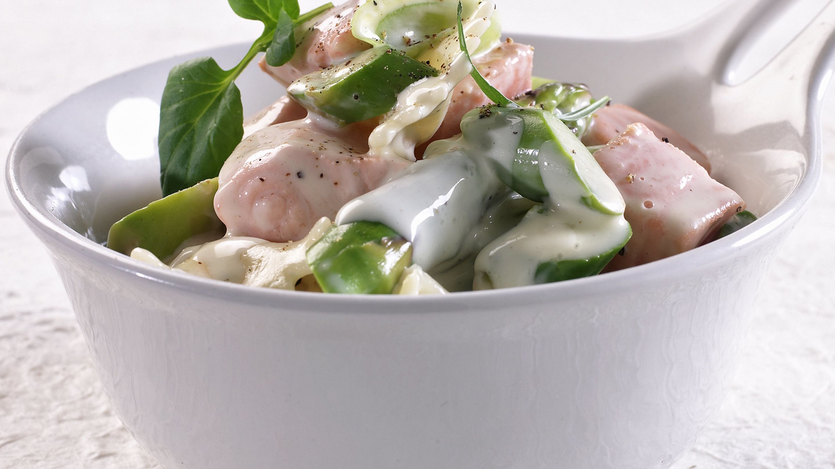 Pasta med asparges og laks