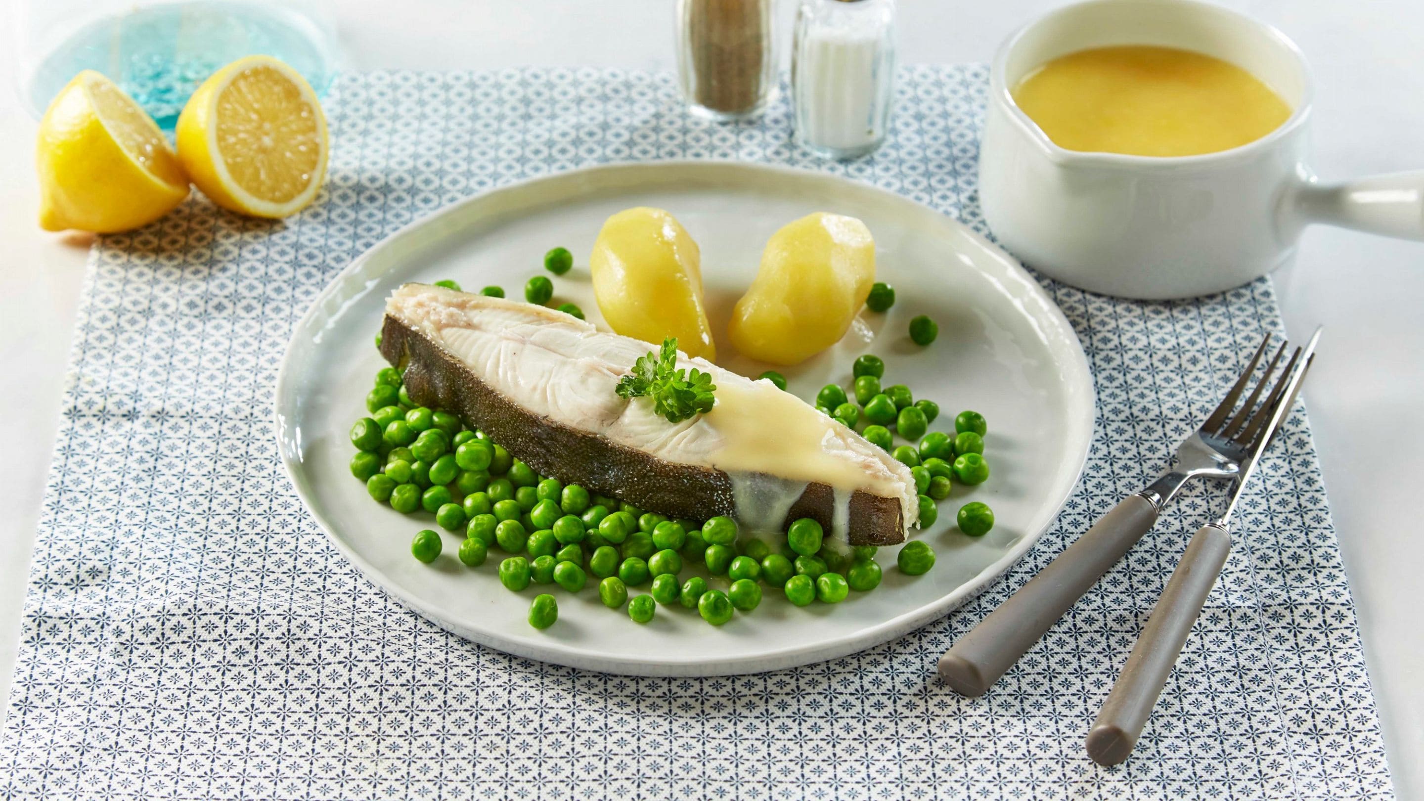 Kokt kveite med hollandaisesaus