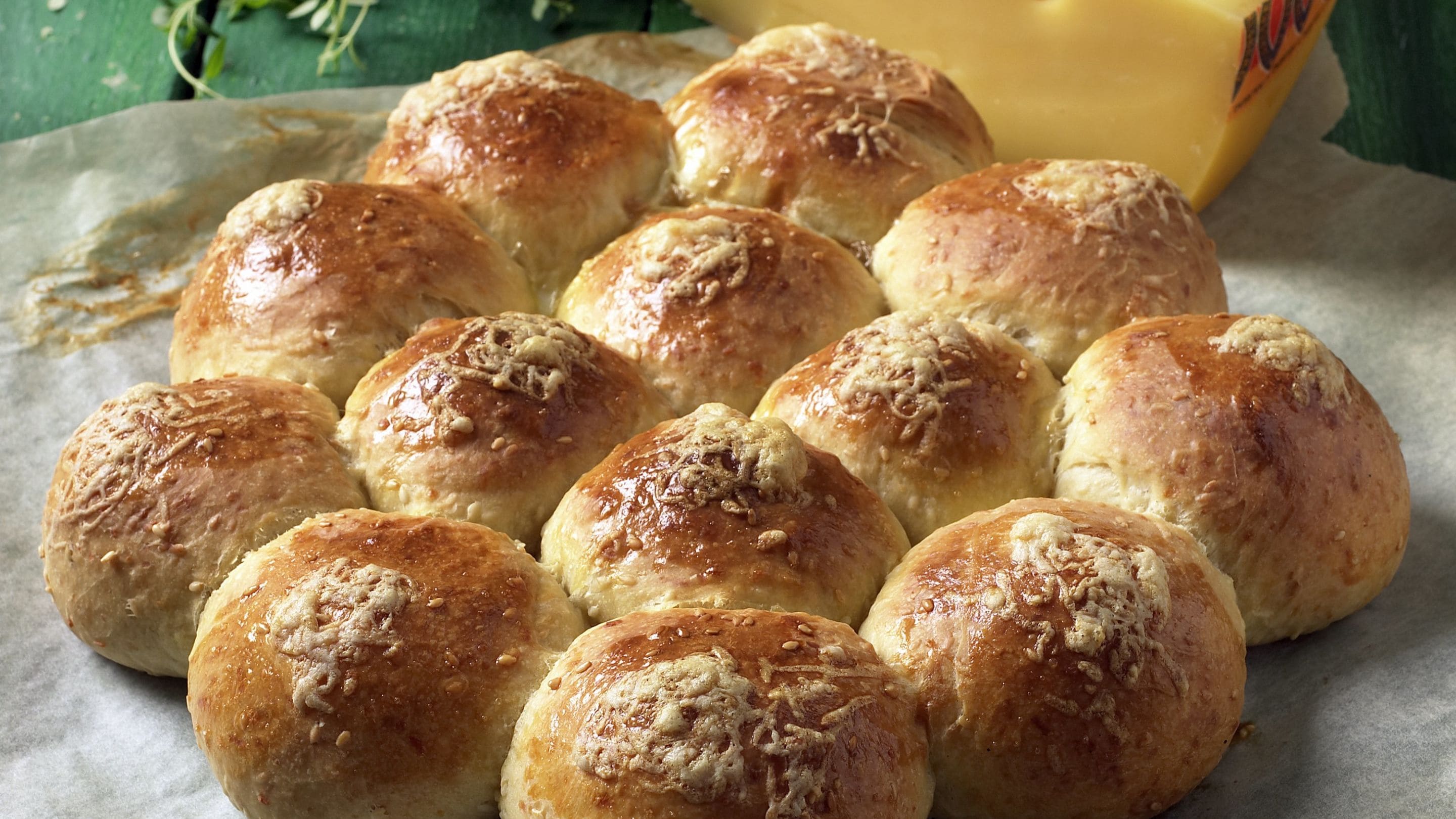 Brytebrød med Jarlsberg og sesam