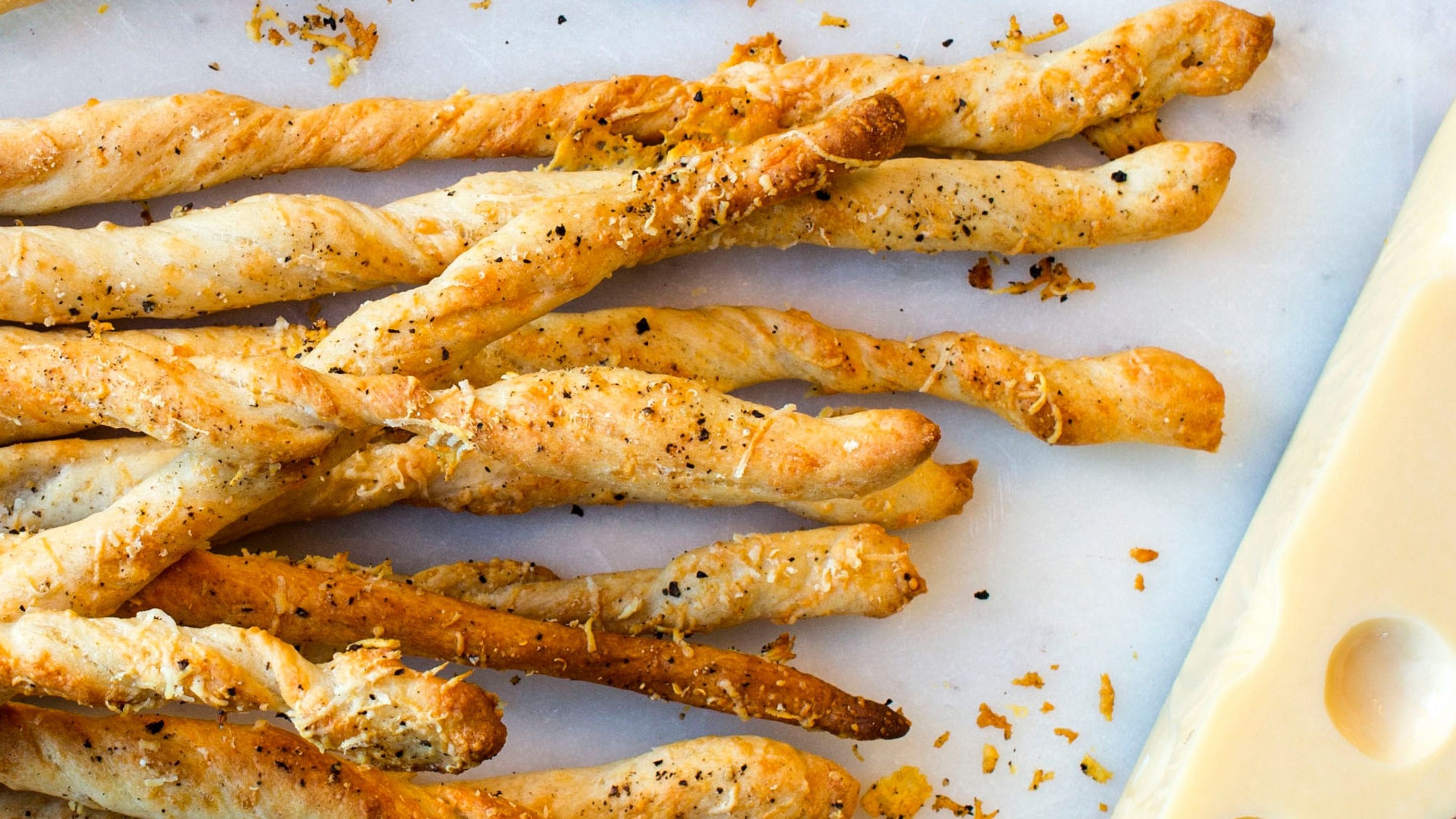Sprø ostesticks med Norvegia®, Jarlsberg® eller Parmesan