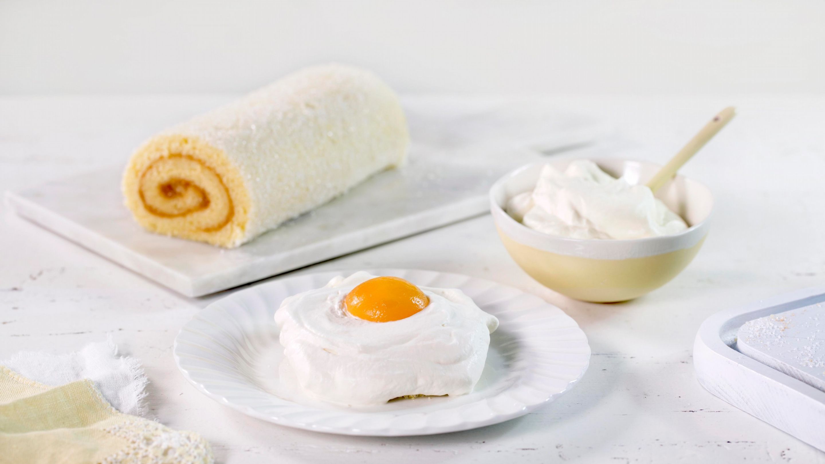 Påskepyntet rullekake