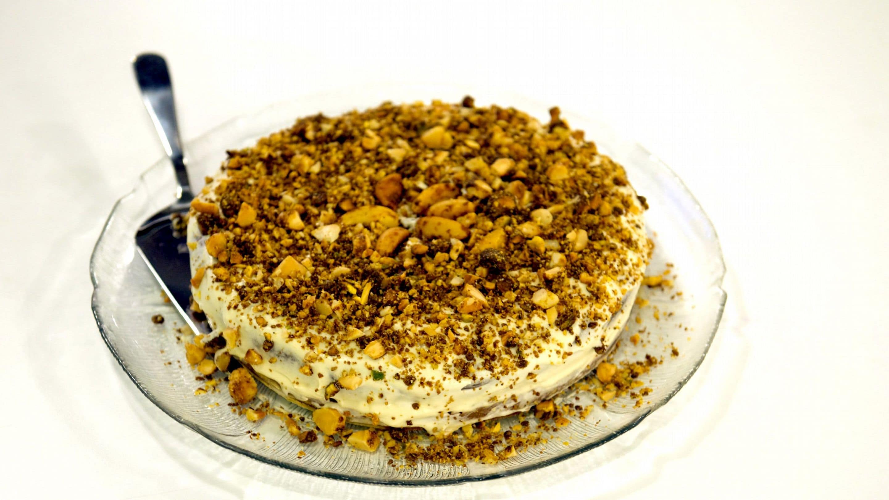 Ostekake med lønnesirup og karamelliserte nøtter