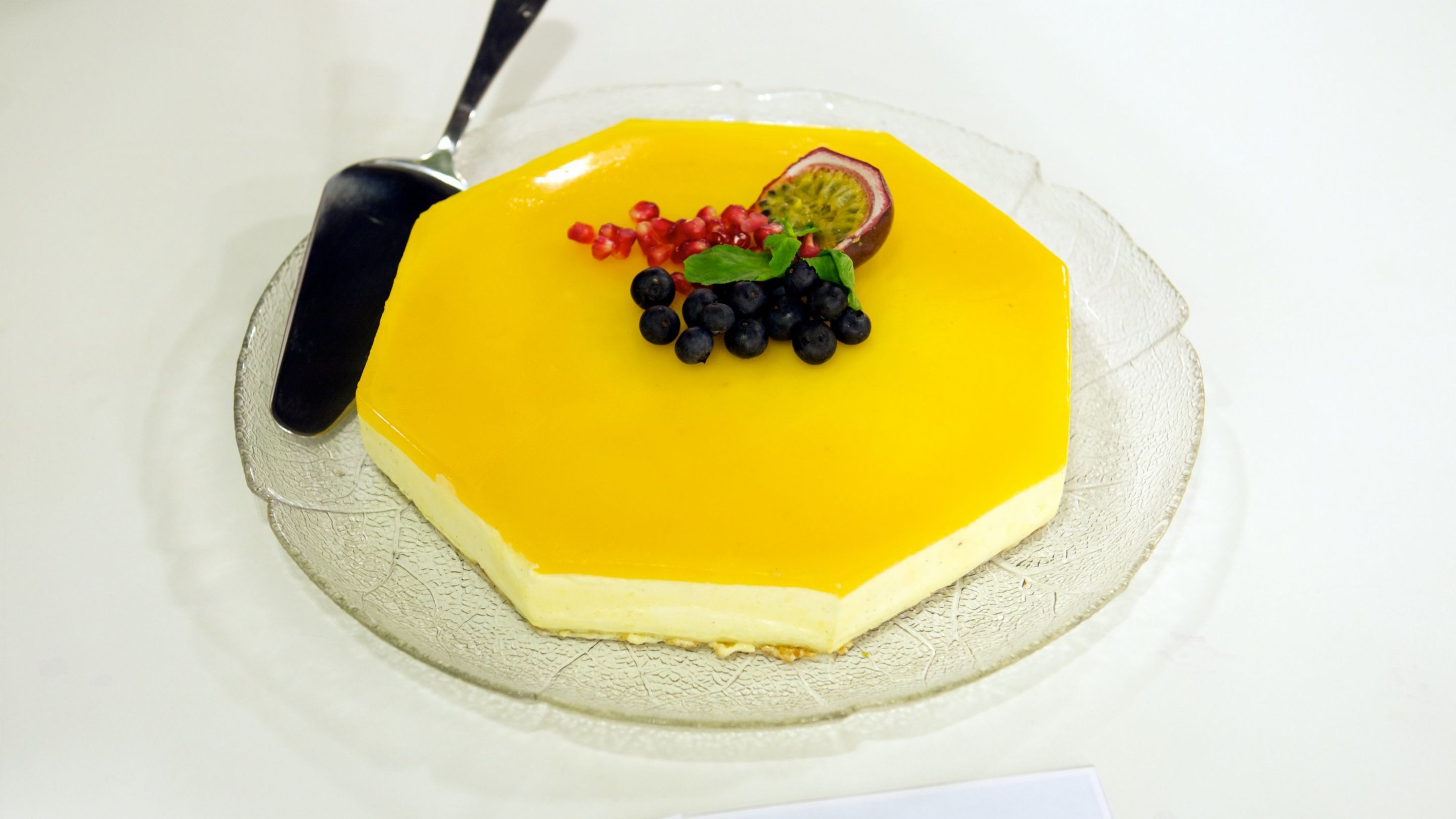 Pasjonsfrukt ostekake med nøttebunn