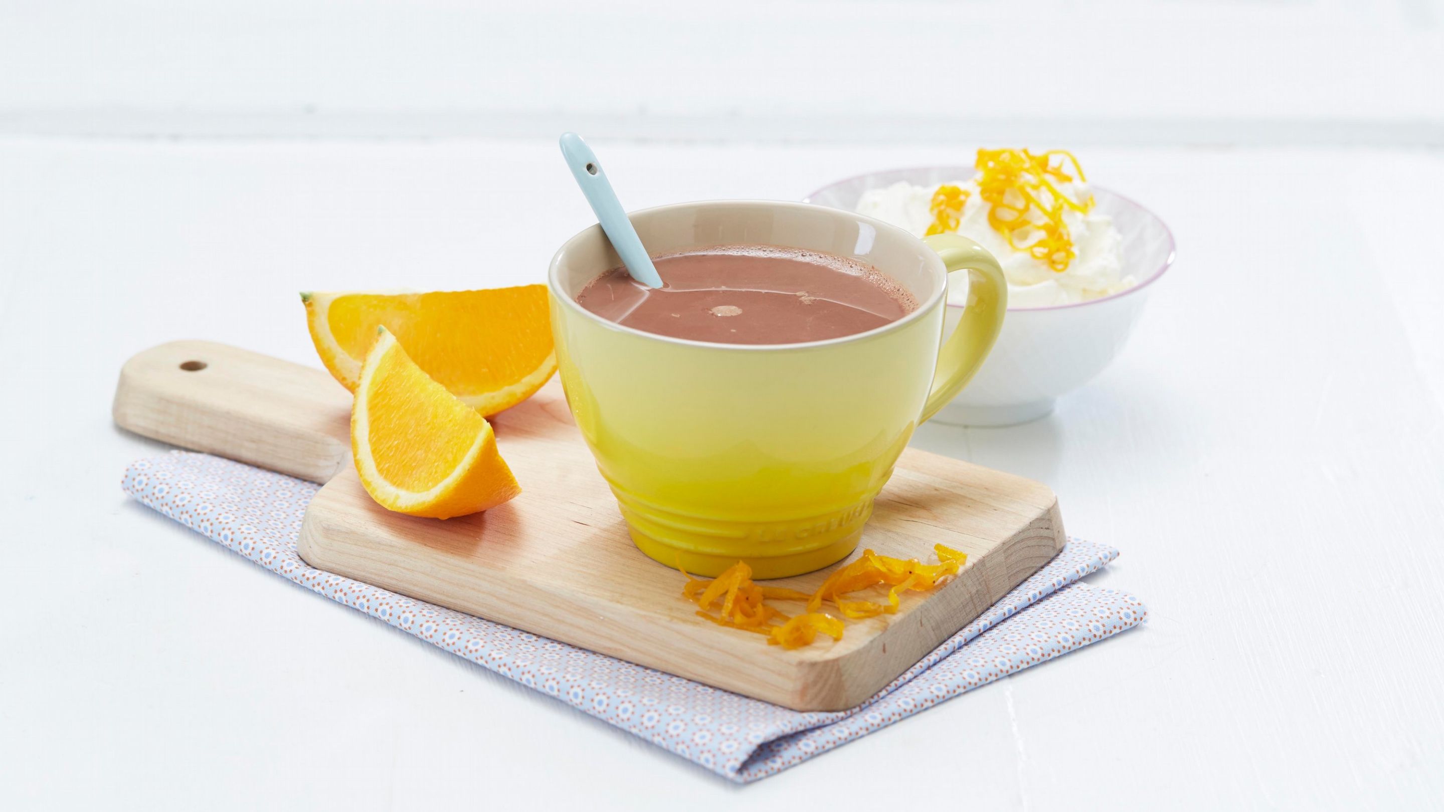 Påskedrikk med appelsin og sjokolade