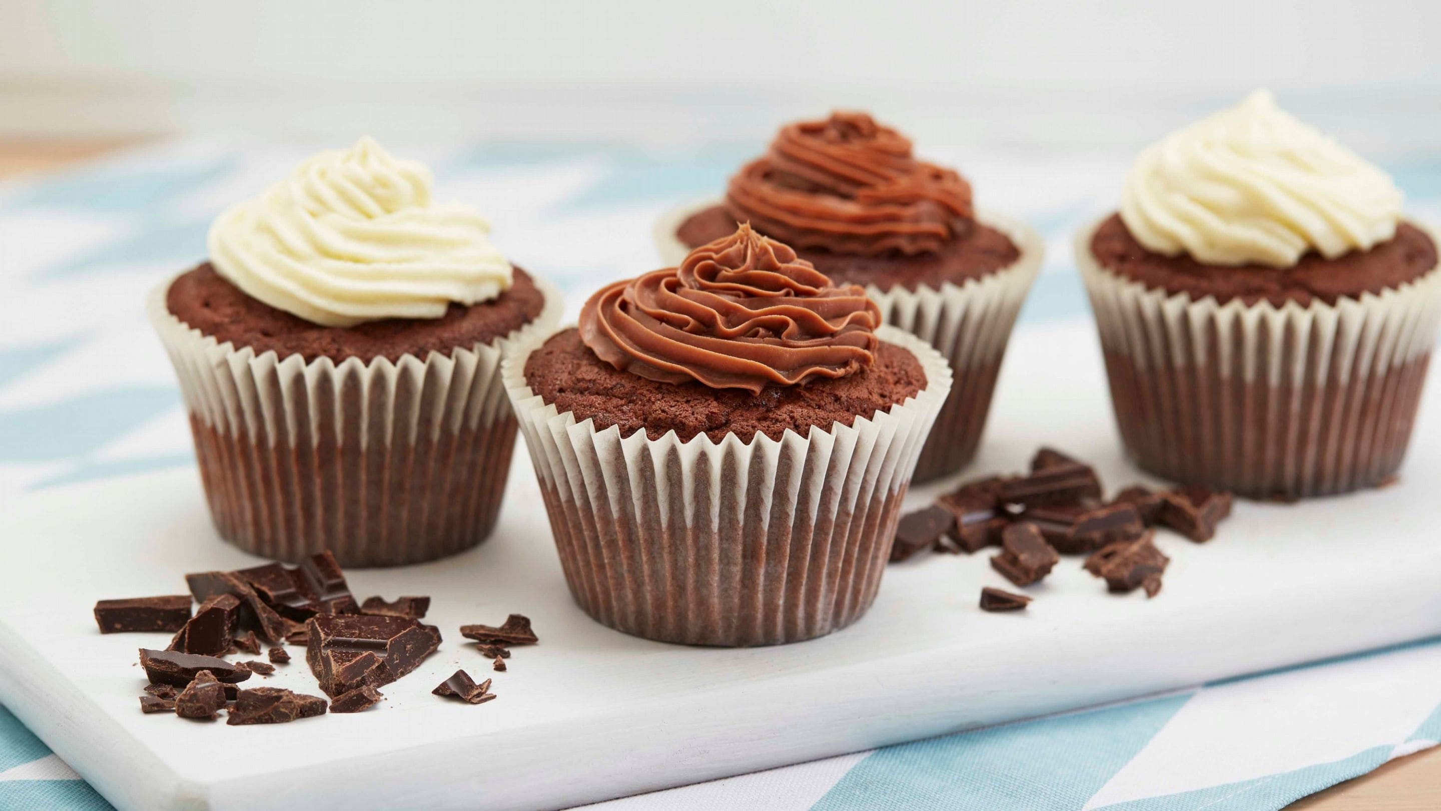 Cupcakes med hvit sjokoladetopping
