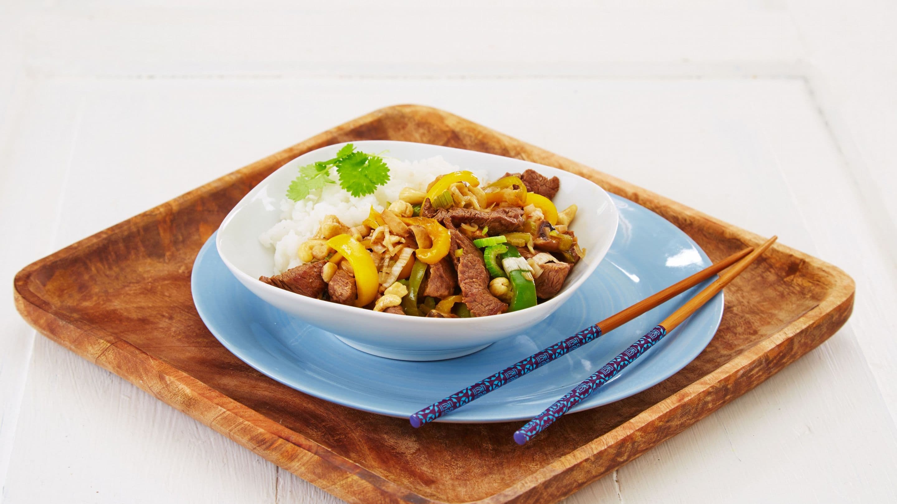 Rask wok med biff og cashewnøtter