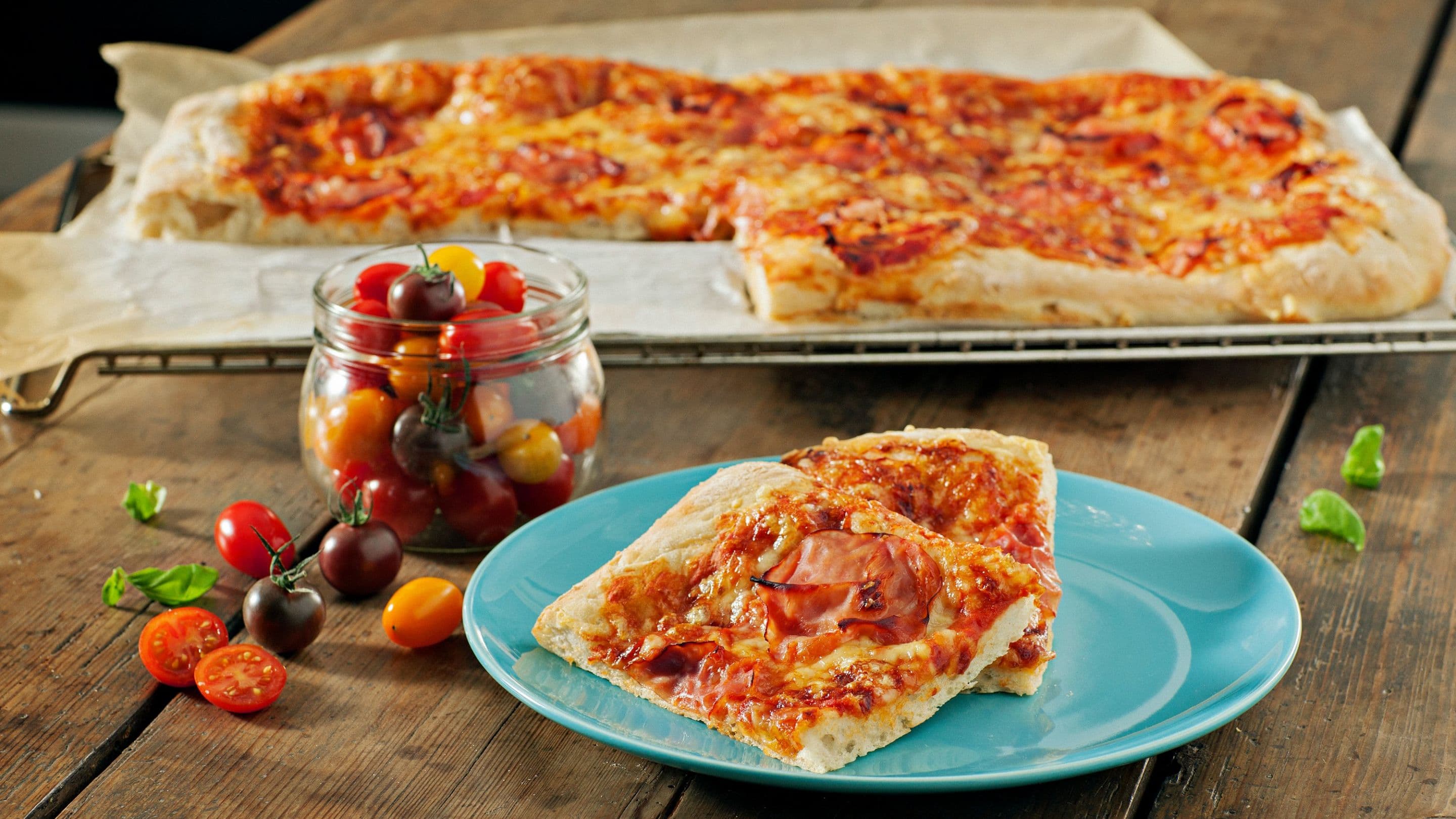 Familiepizza med ost og skinke