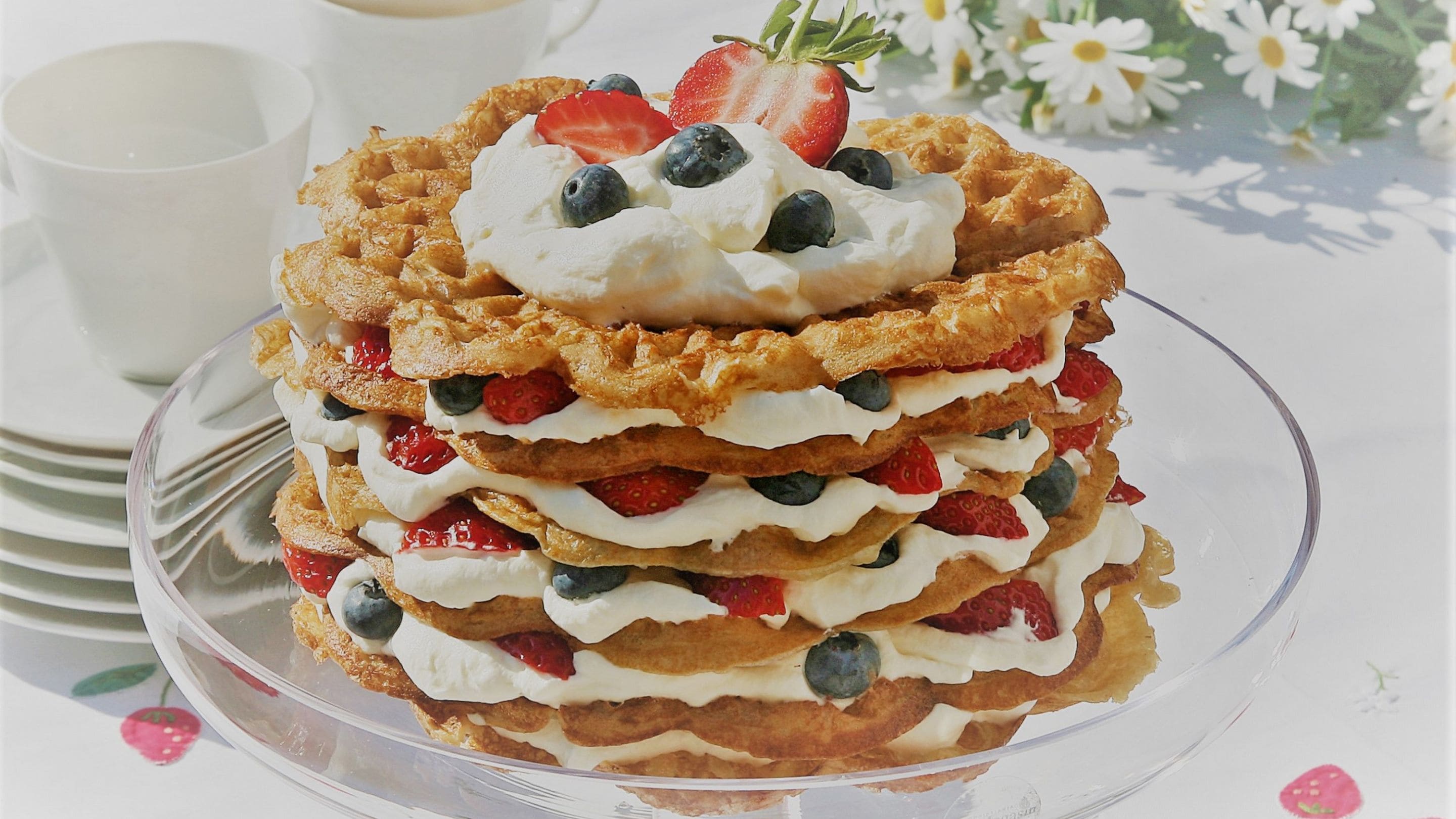 Vaffelbløtkake med bær