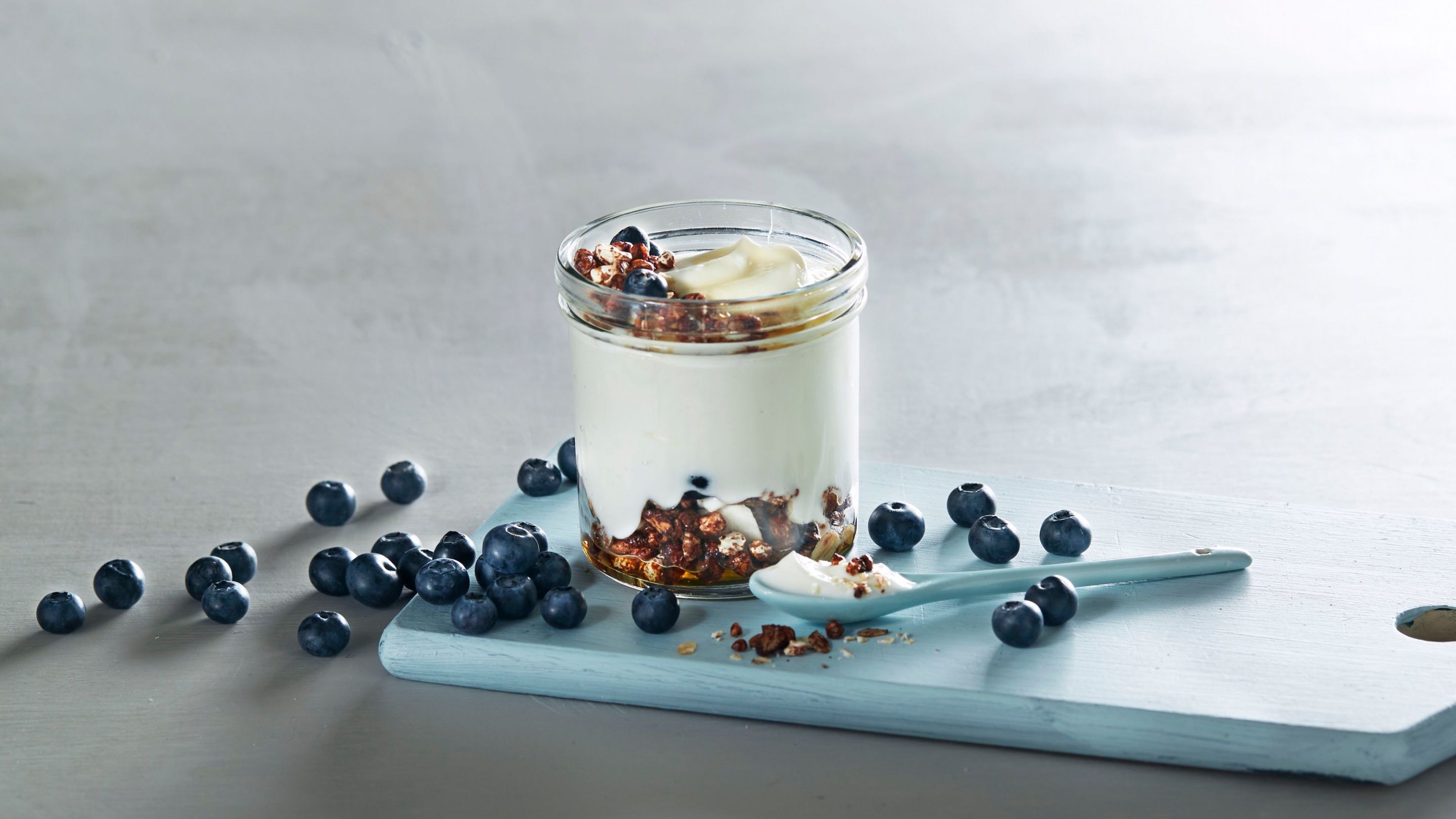 Naturell yoghurt med kakao og kokoskrønsj