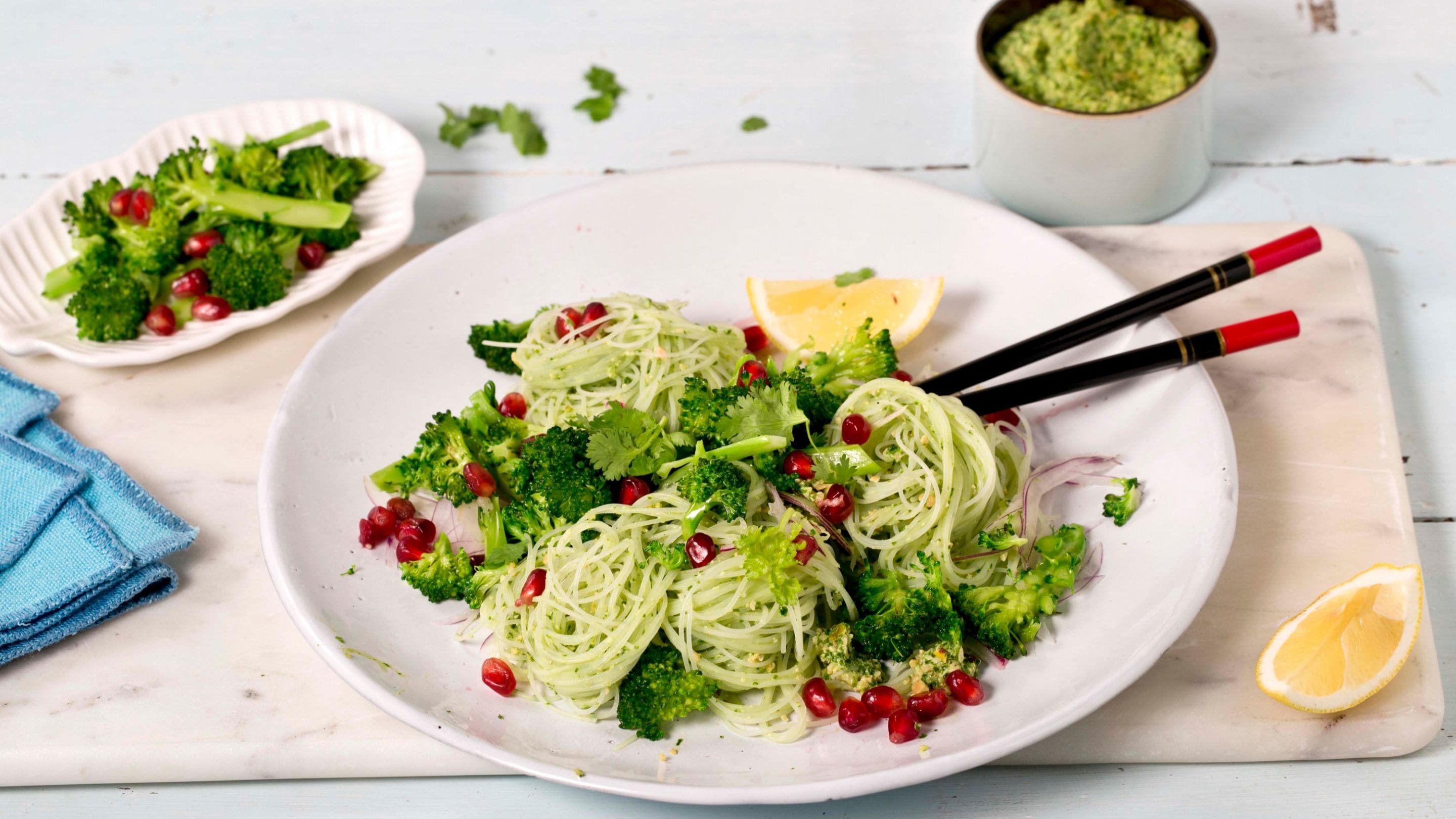 Nudler med pesto av grønnkål og Kesam®