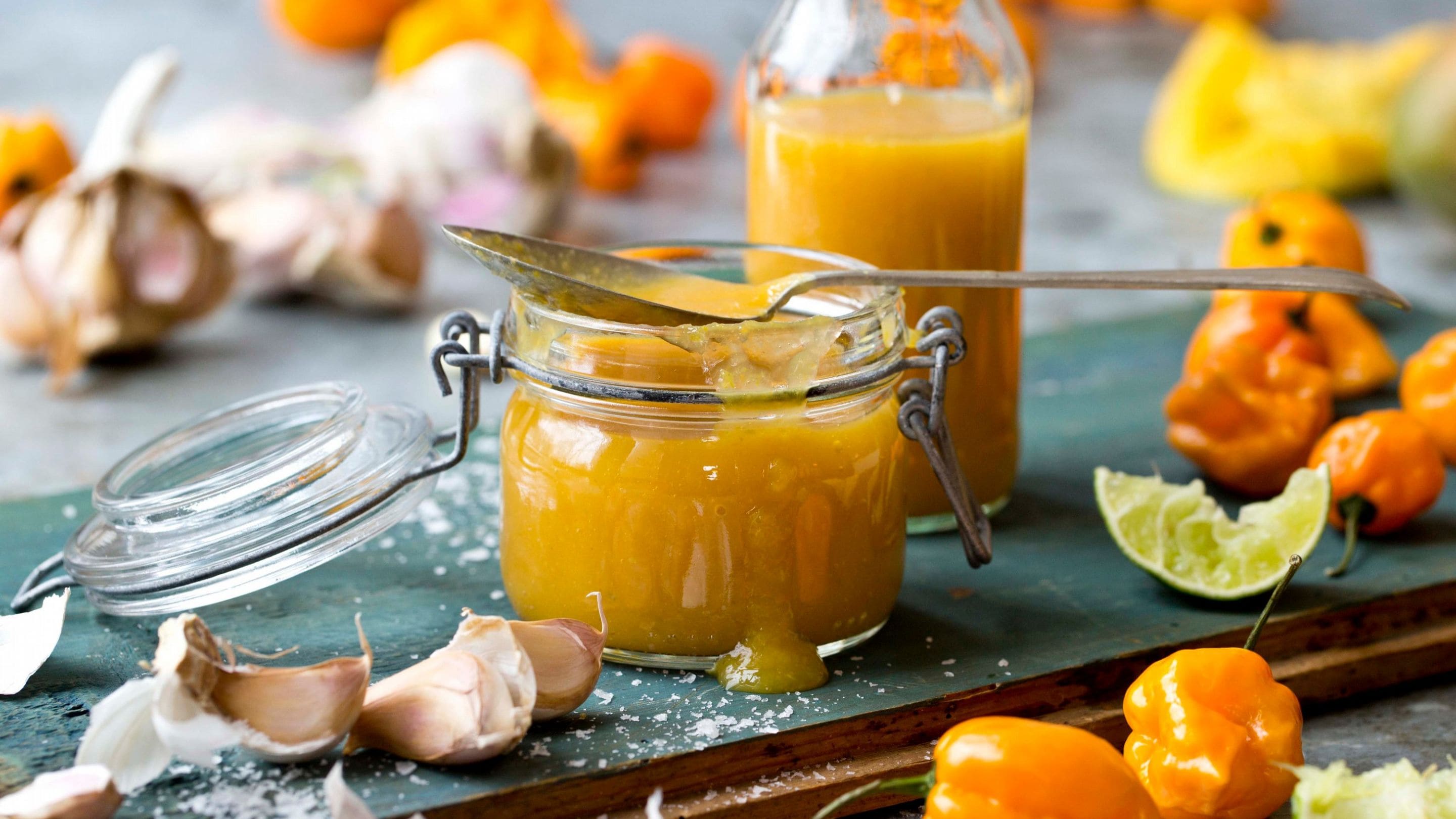 Gul habañero chili-saus med mango