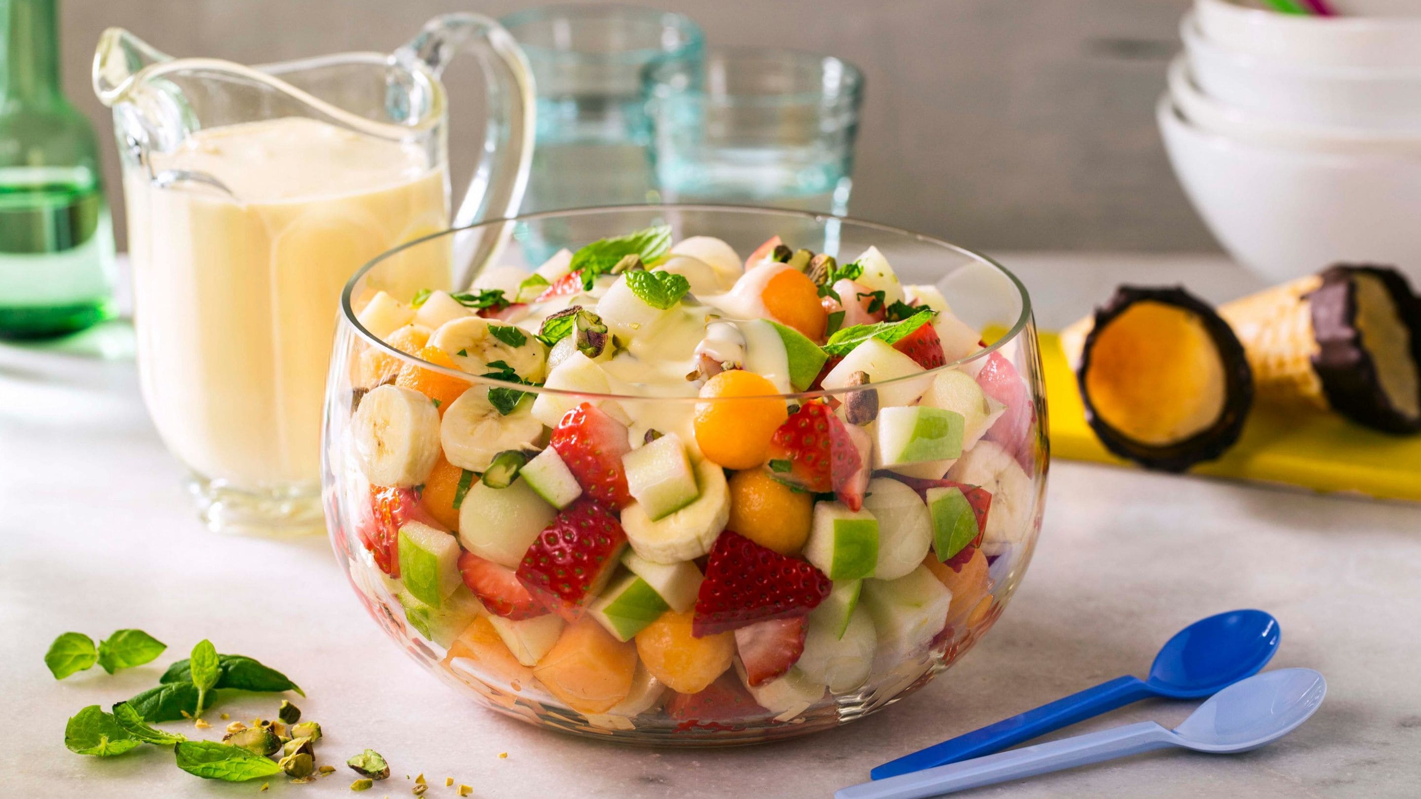 Klassisk fruktsalat med vaniljesaus