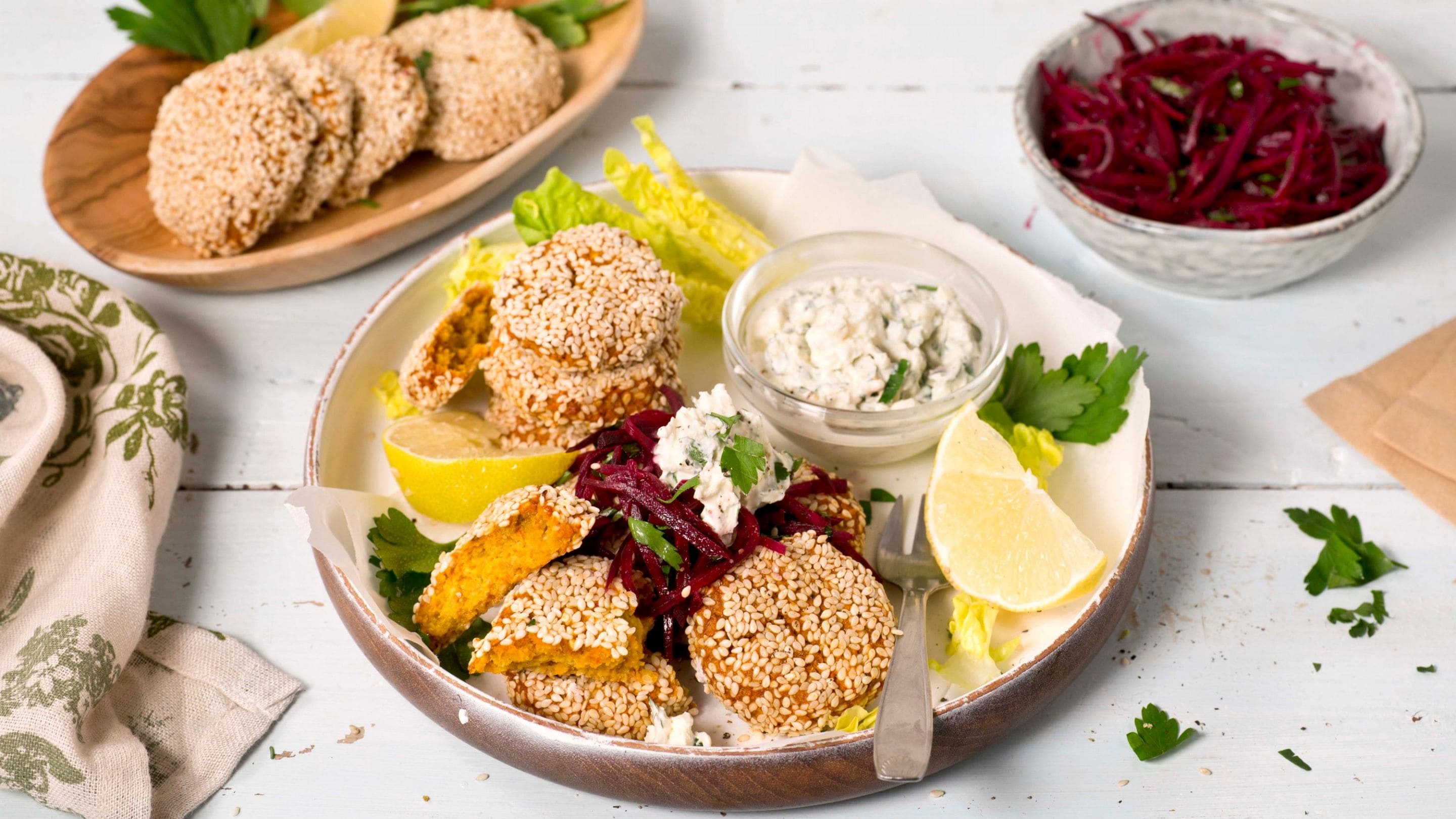 Gulrot-falafel med rødbetesalat