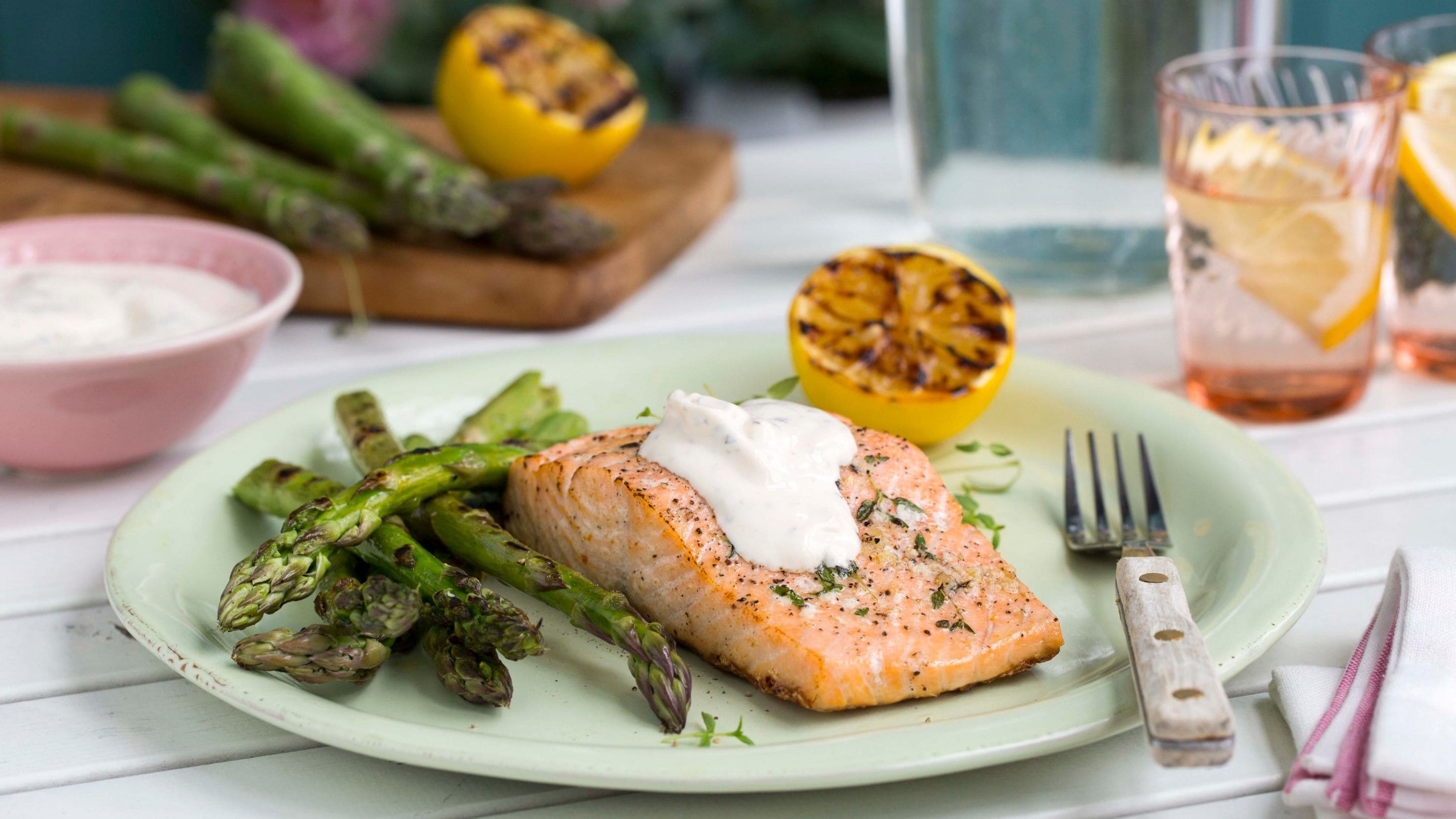 Grillet laks med asparges