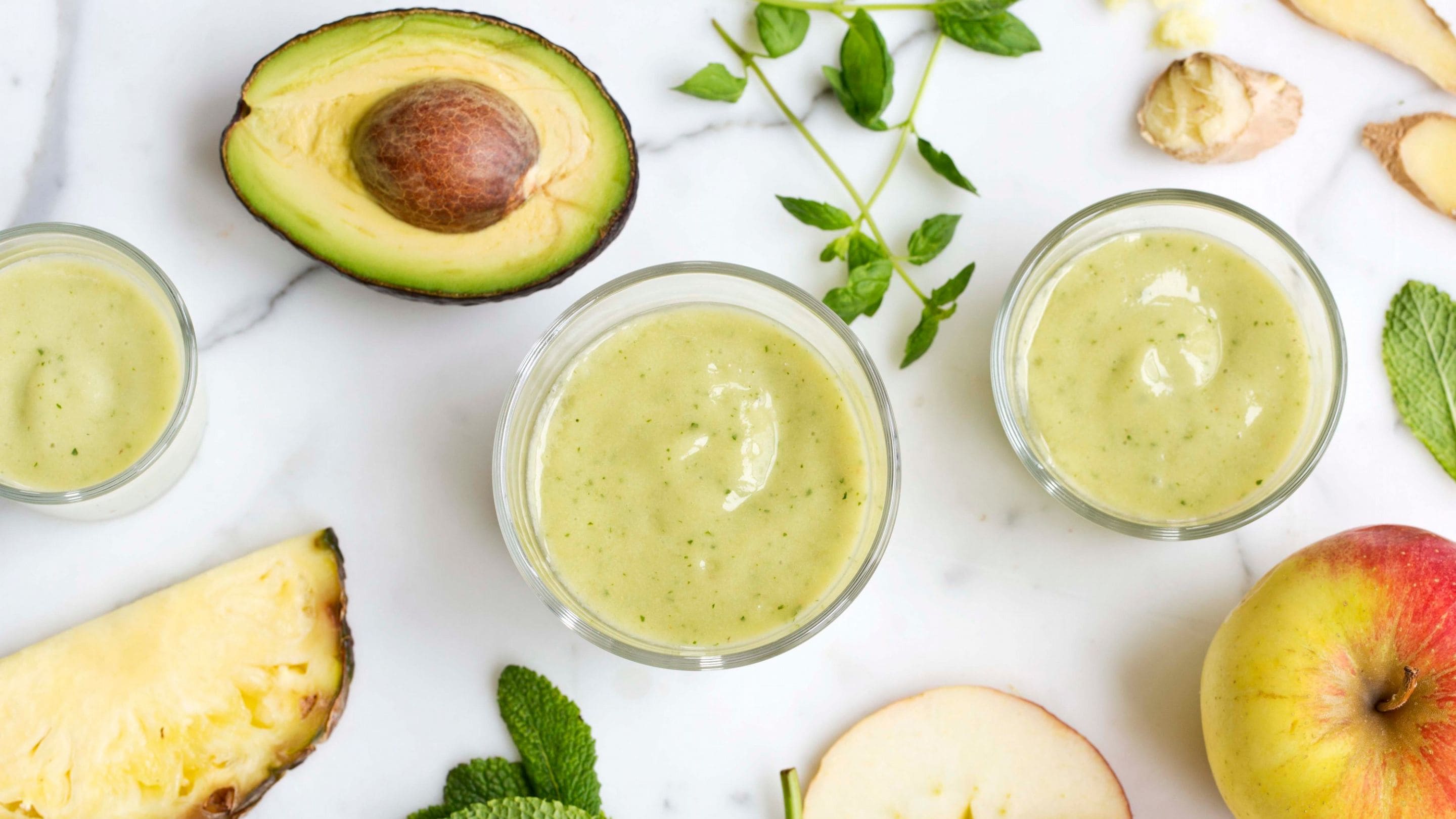 Grønn smoothie med ingefær og avokado