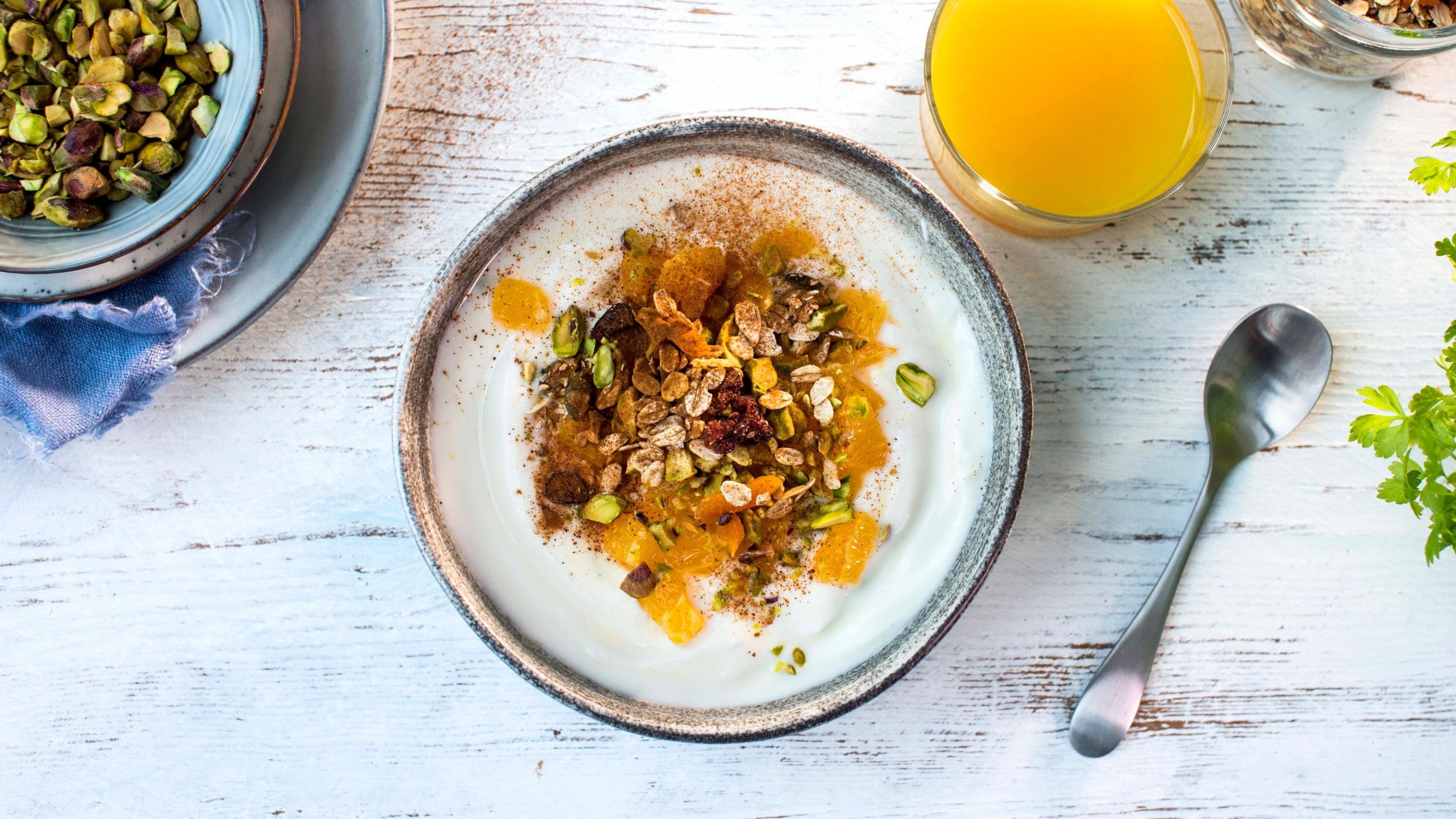 Yoghurt med appelsin og müsli