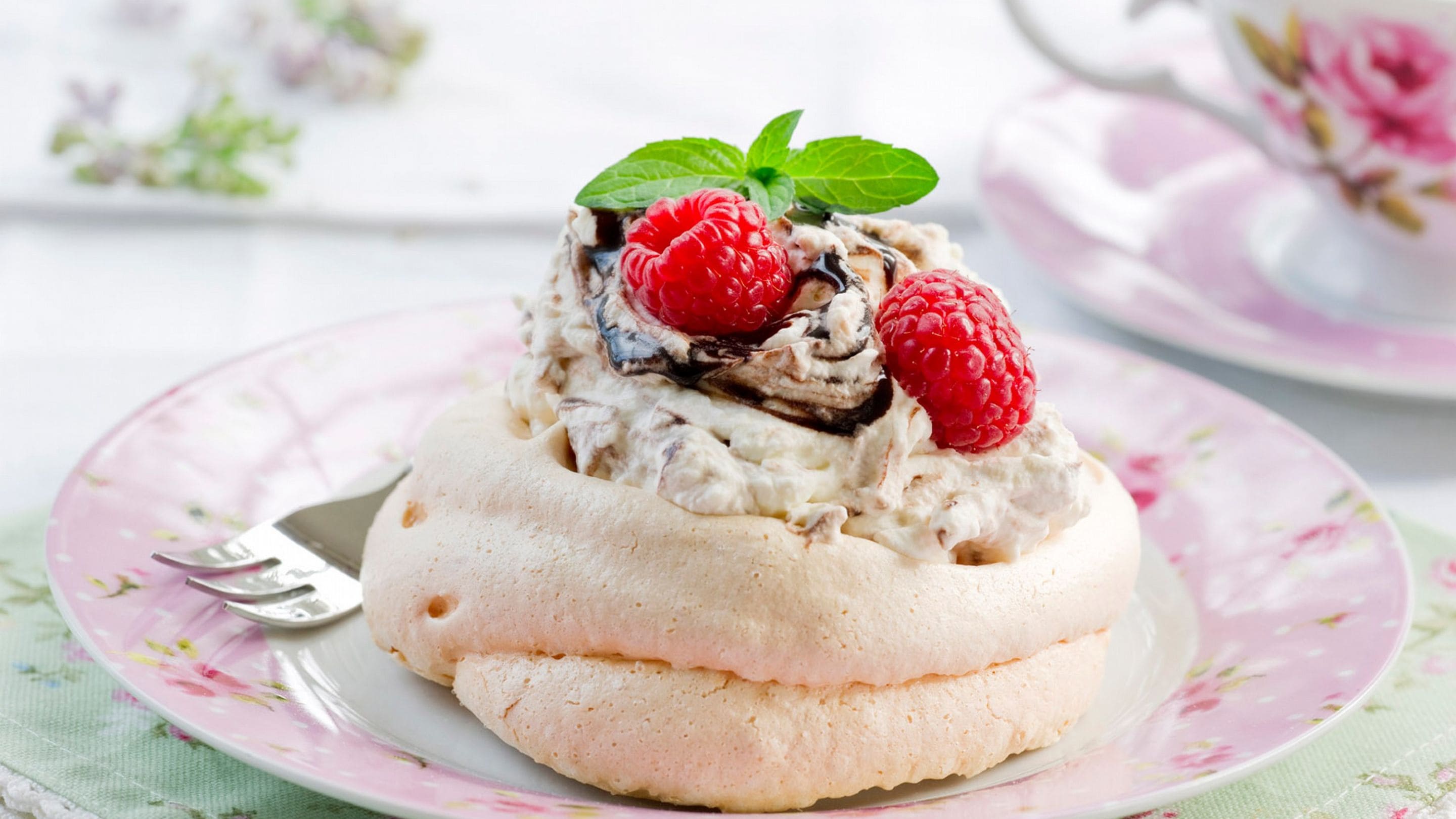 Pavlova med sjokoladekrem