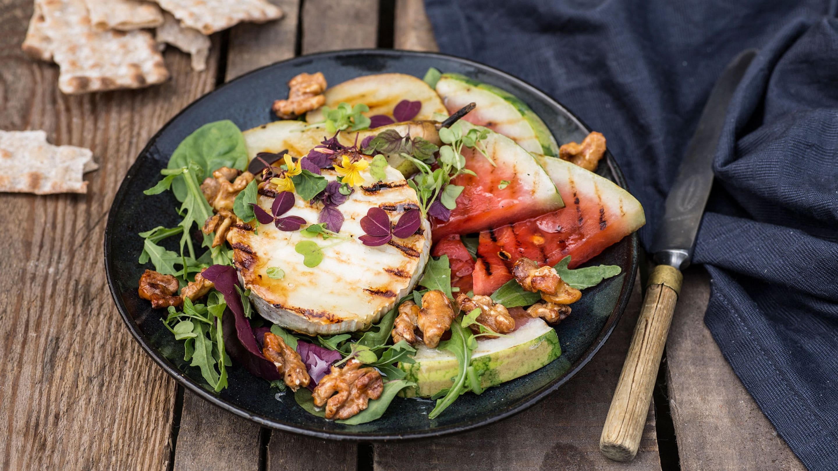 Grillet chevre med pære og vannmelon