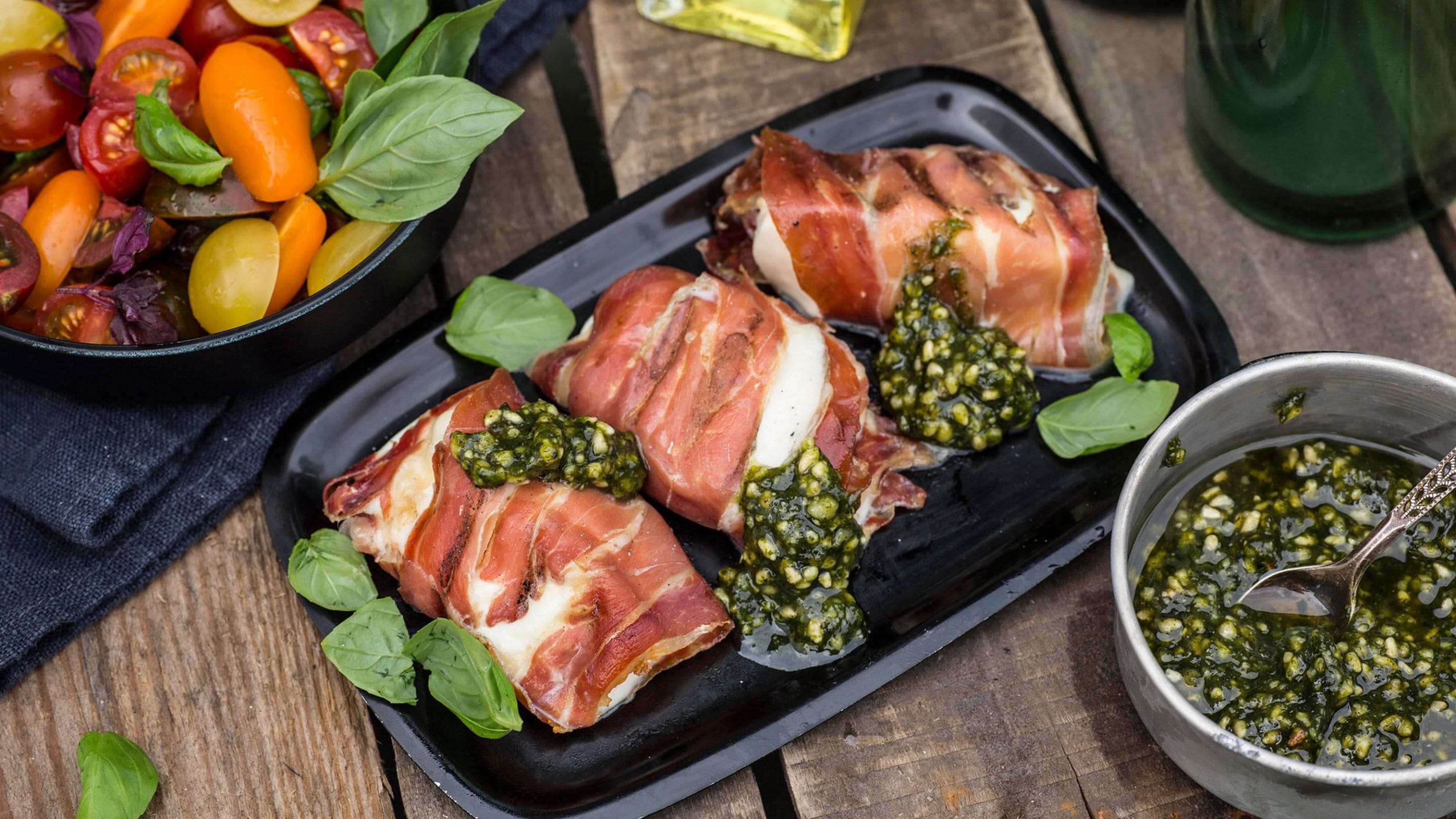 Grillet mozzarella i spekeskinke