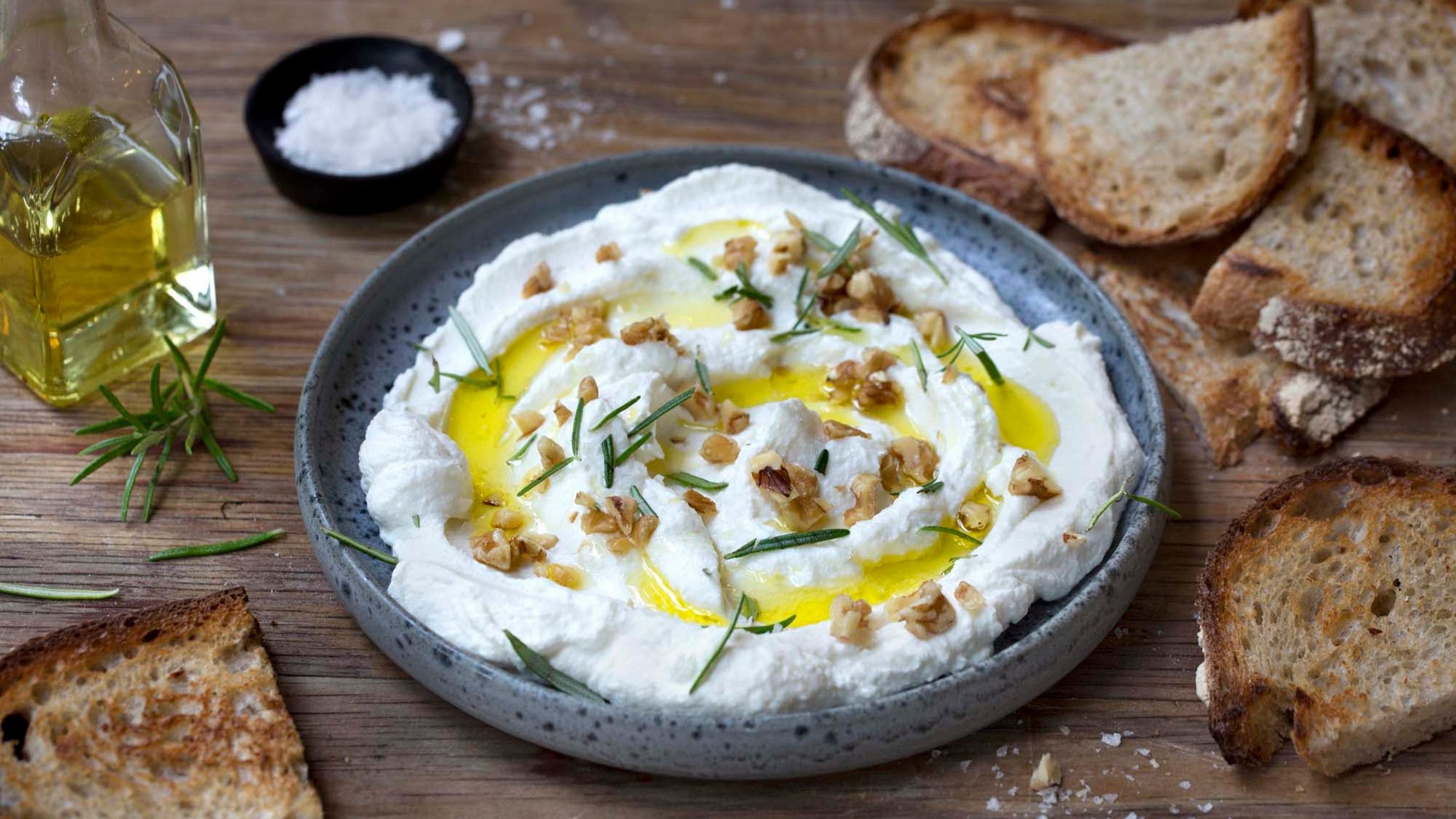 Pisket ricotta med rosmarin og valnøtter
