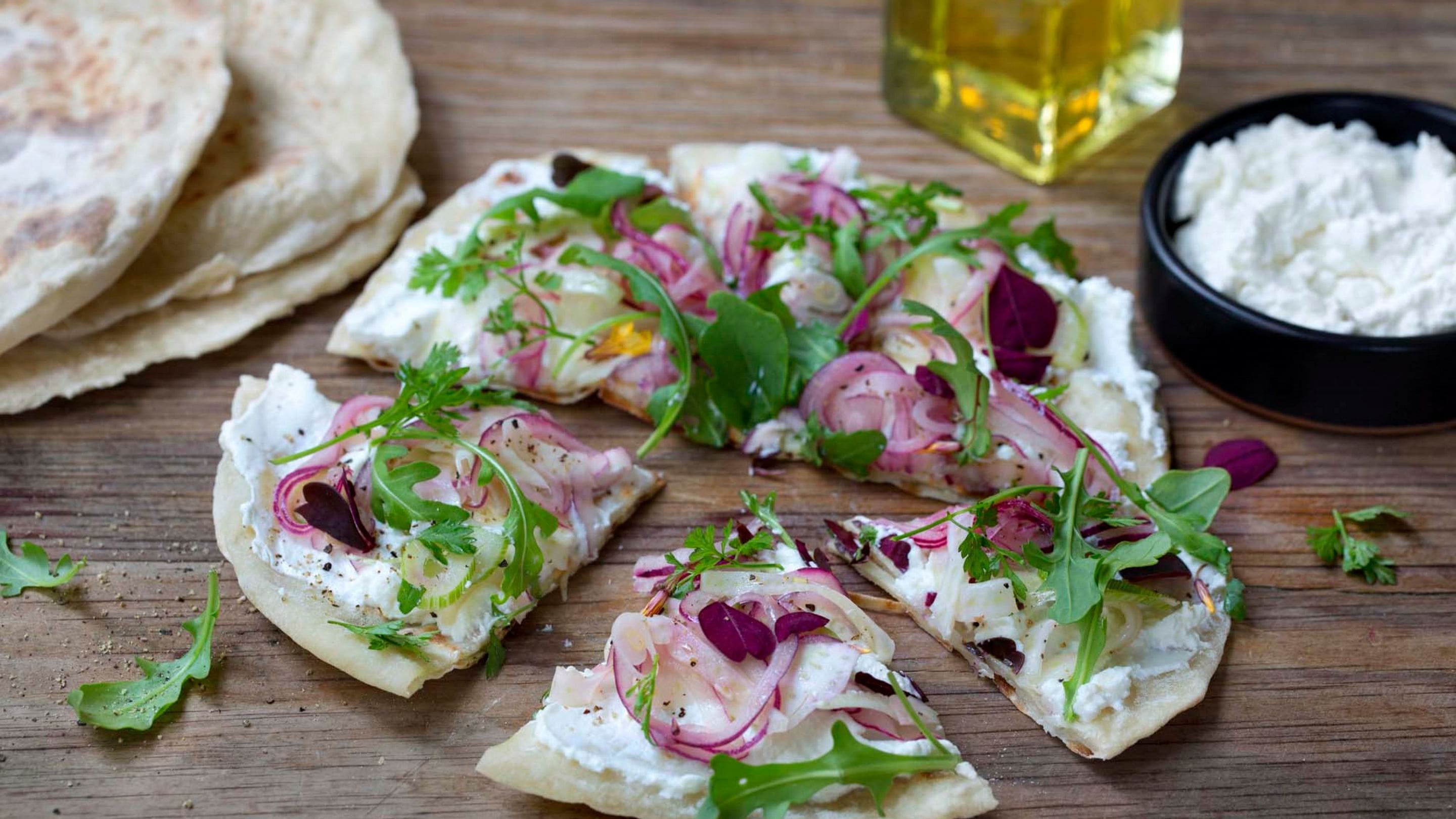 Pannebrød med ricotta og marinerte grønnsaker