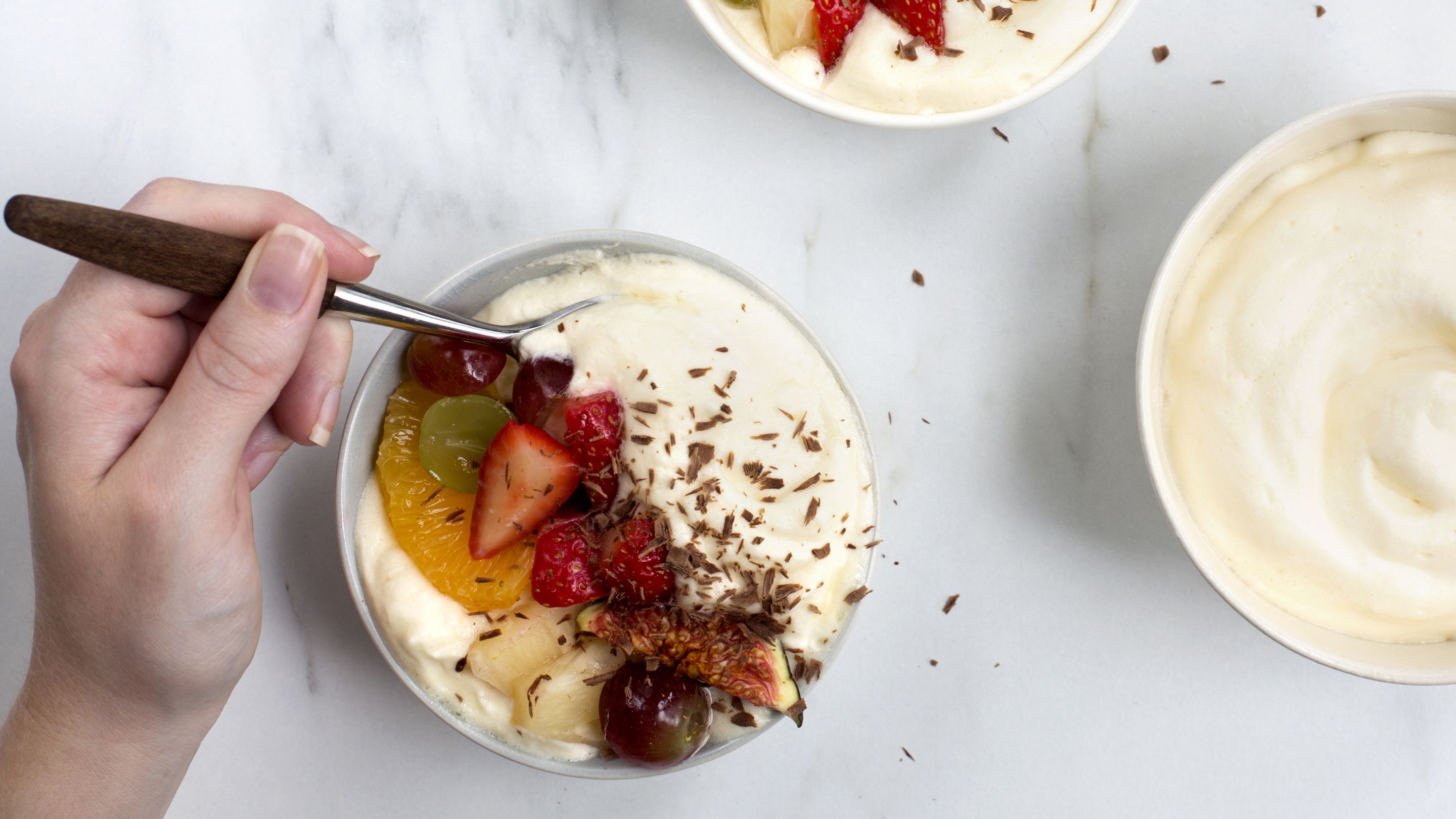 Fruktsalat med råkrem