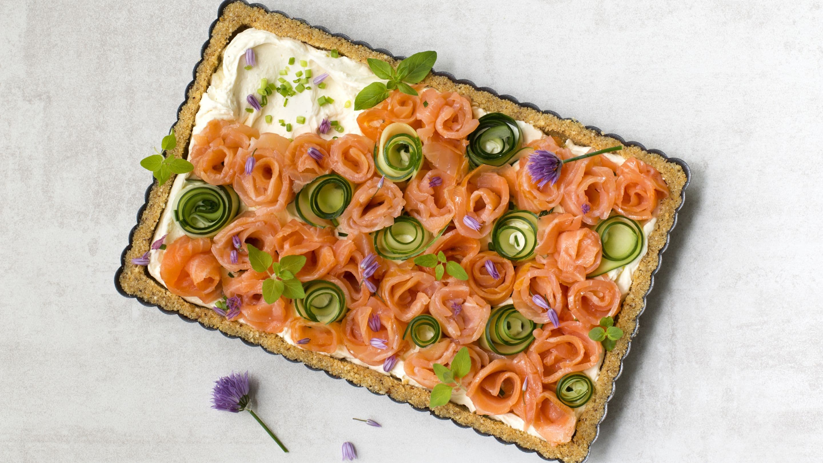 No-bake pai med røkelaks og kremost